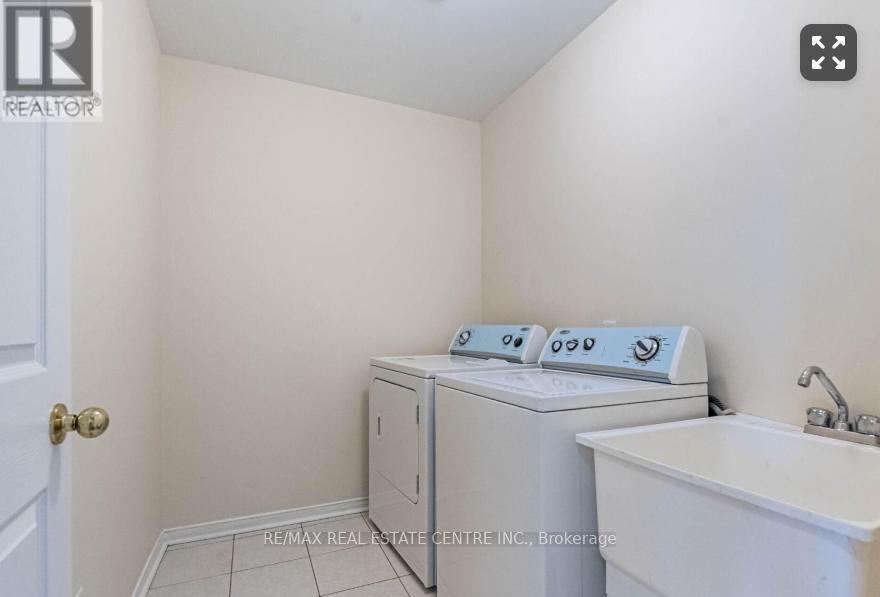 25 Commodore Drive, Brampton, Ontario  L6X 0S5 - Photo 15 - W12558362