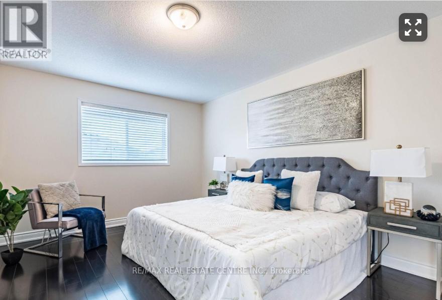 25 Commodore Drive, Brampton, Ontario  L6X 0S5 - Photo 13 - W12558362