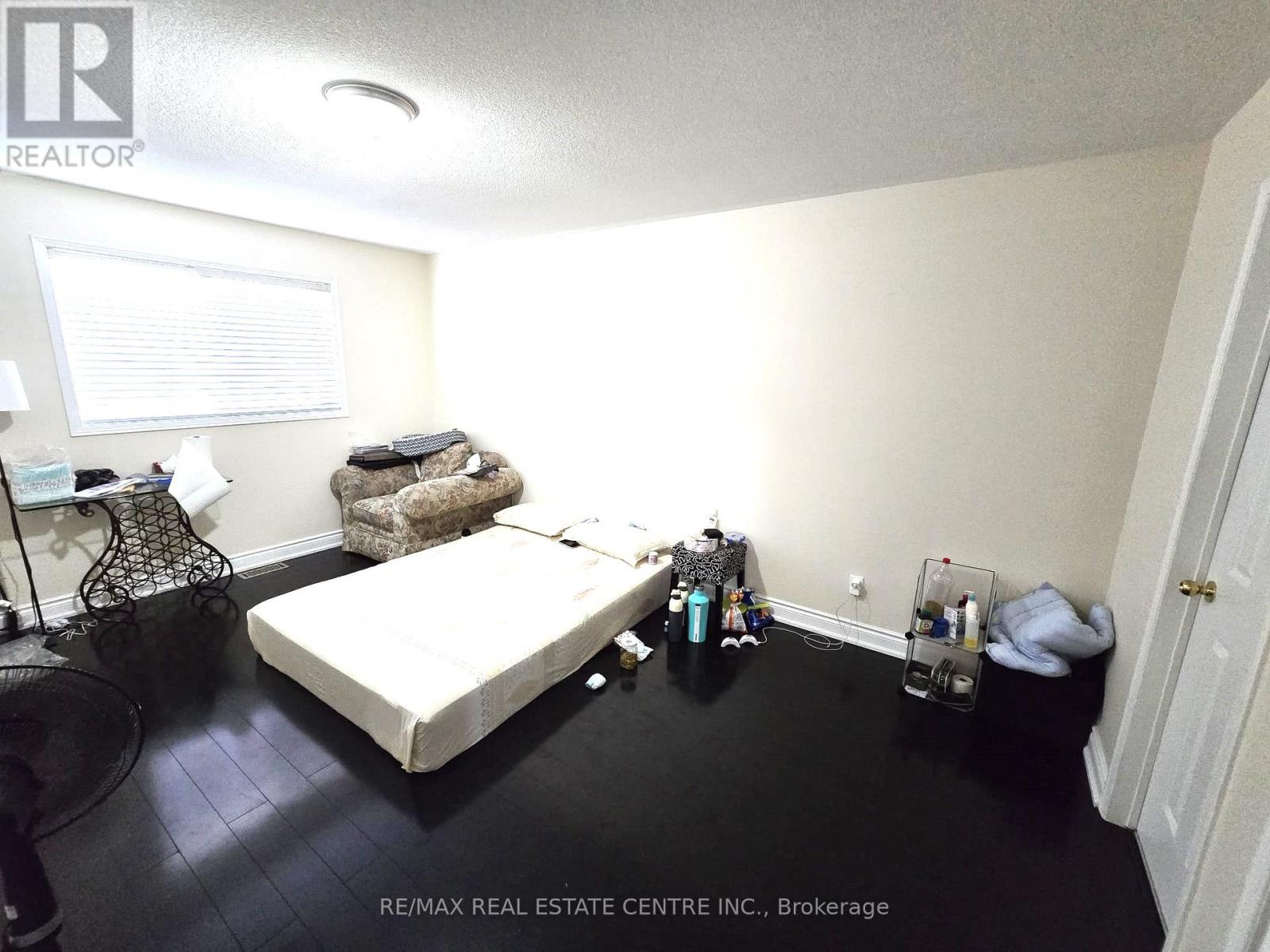 25 Commodore Drive, Brampton, Ontario  L6X 0S5 - Photo 17 - W12558362