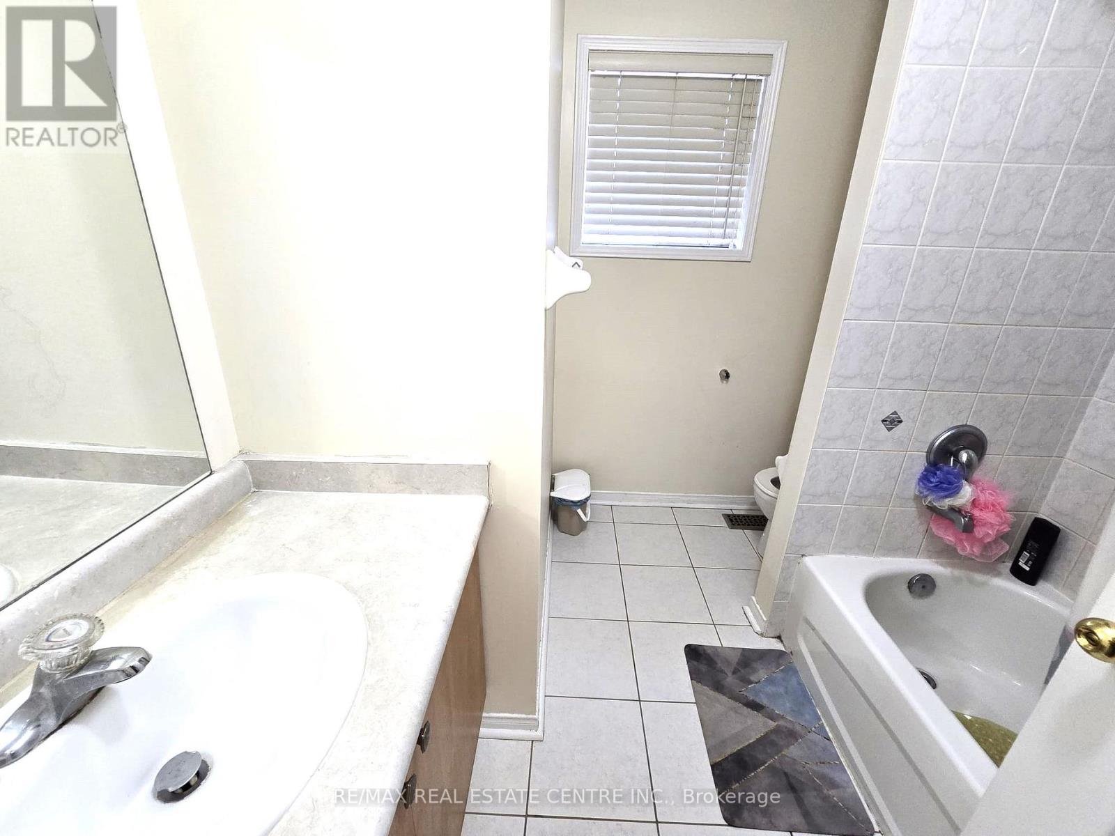 25 Commodore Drive, Brampton, Ontario  L6X 0S5 - Photo 12 - W12558362