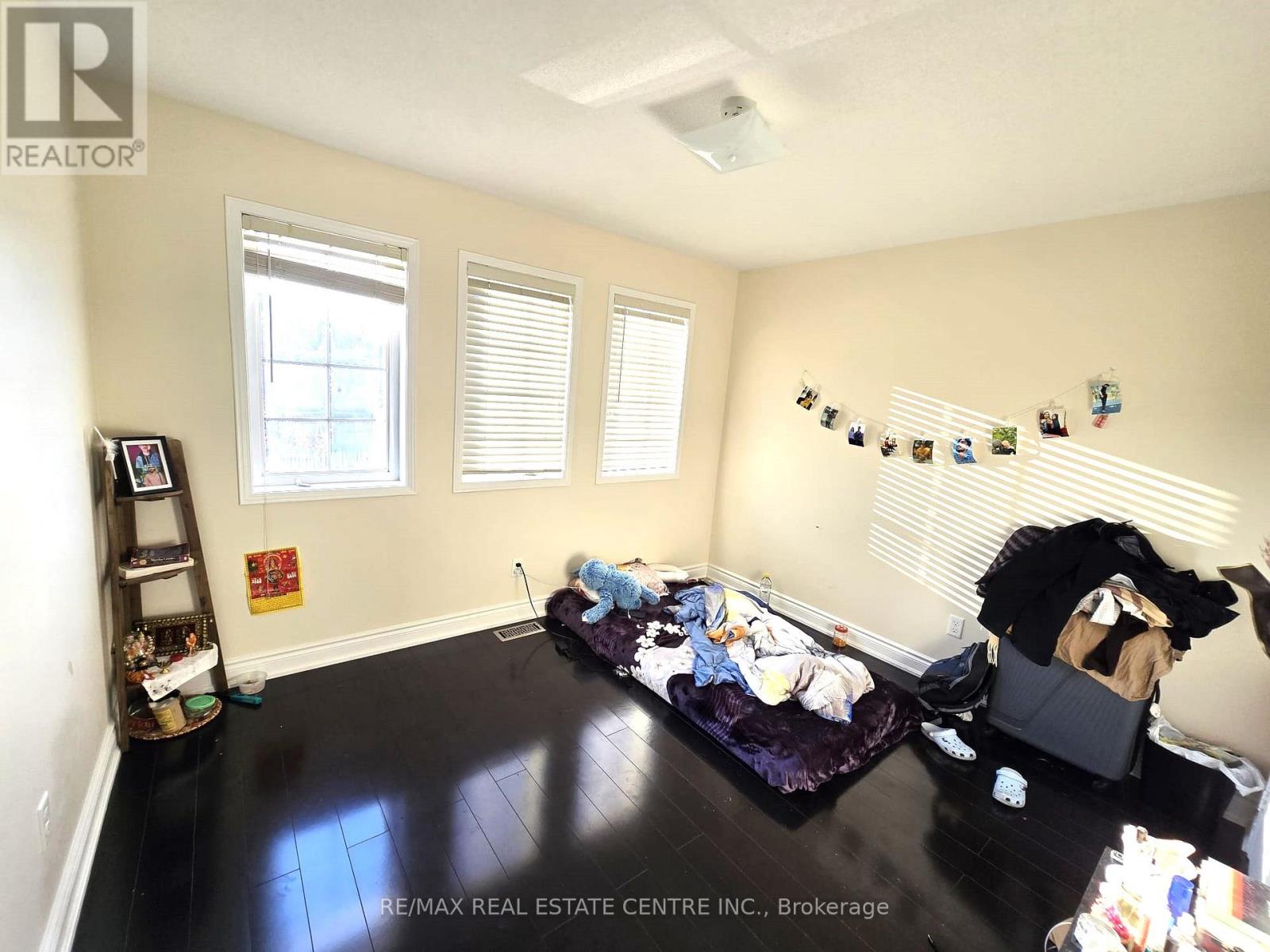 25 Commodore Drive, Brampton, Ontario  L6X 0S5 - Photo 18 - W12558362