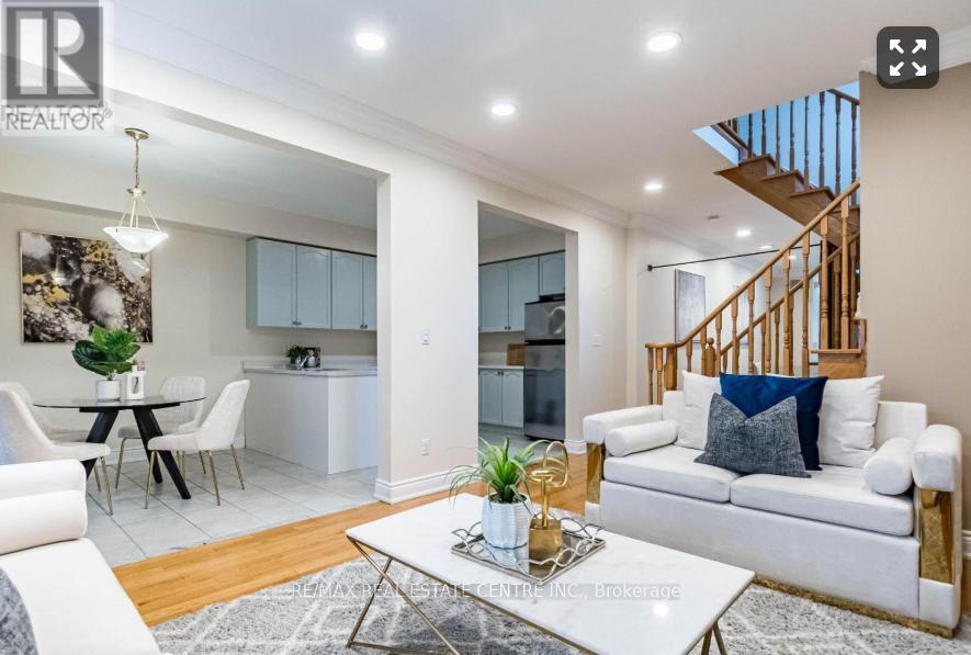 25 Commodore Drive, Brampton, Ontario  L6X 0S5 - Photo 7 - W12558362