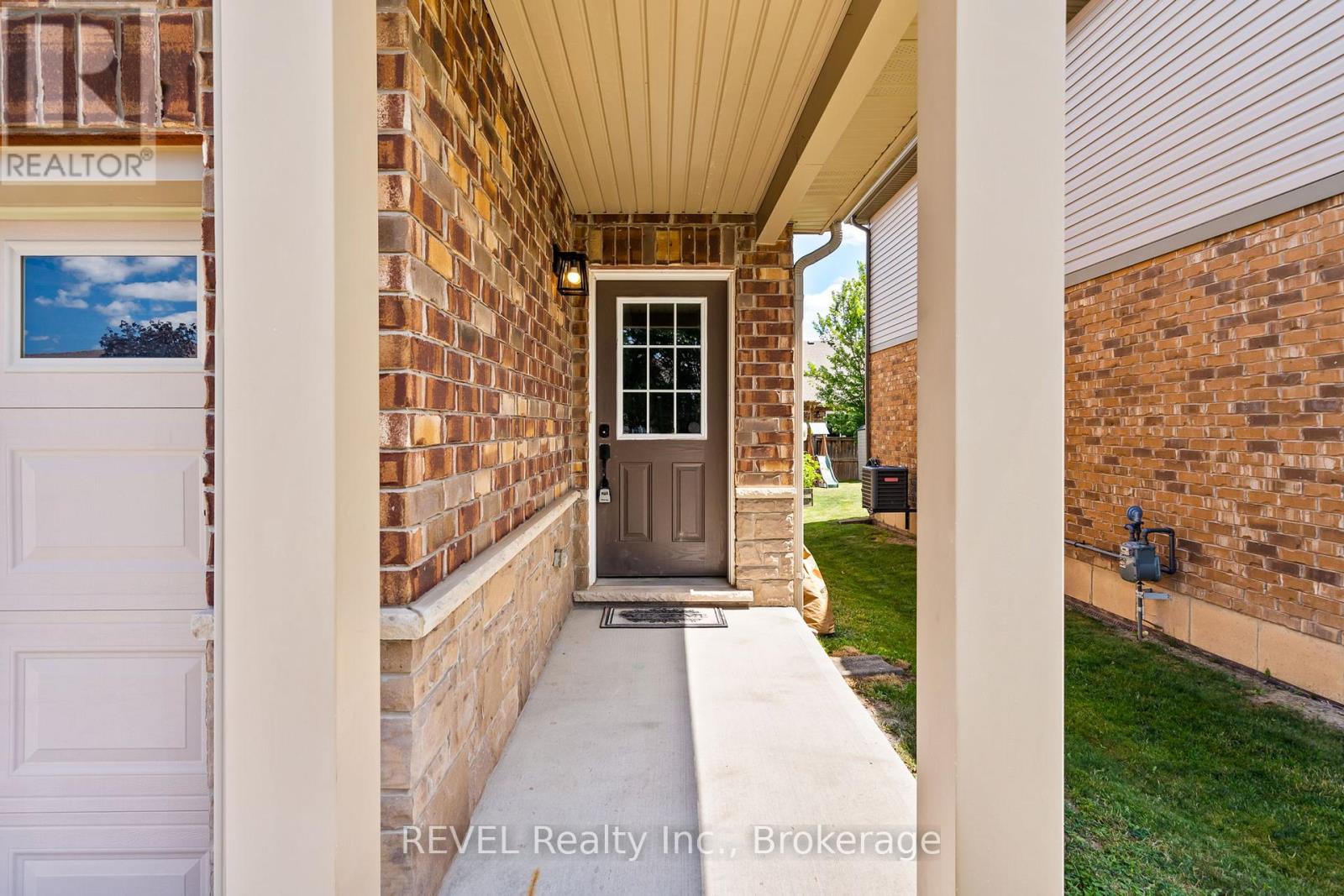 124 Roselawn Crescent, Welland, Ontario  L3C 0B7 - Photo 3 - X12565270