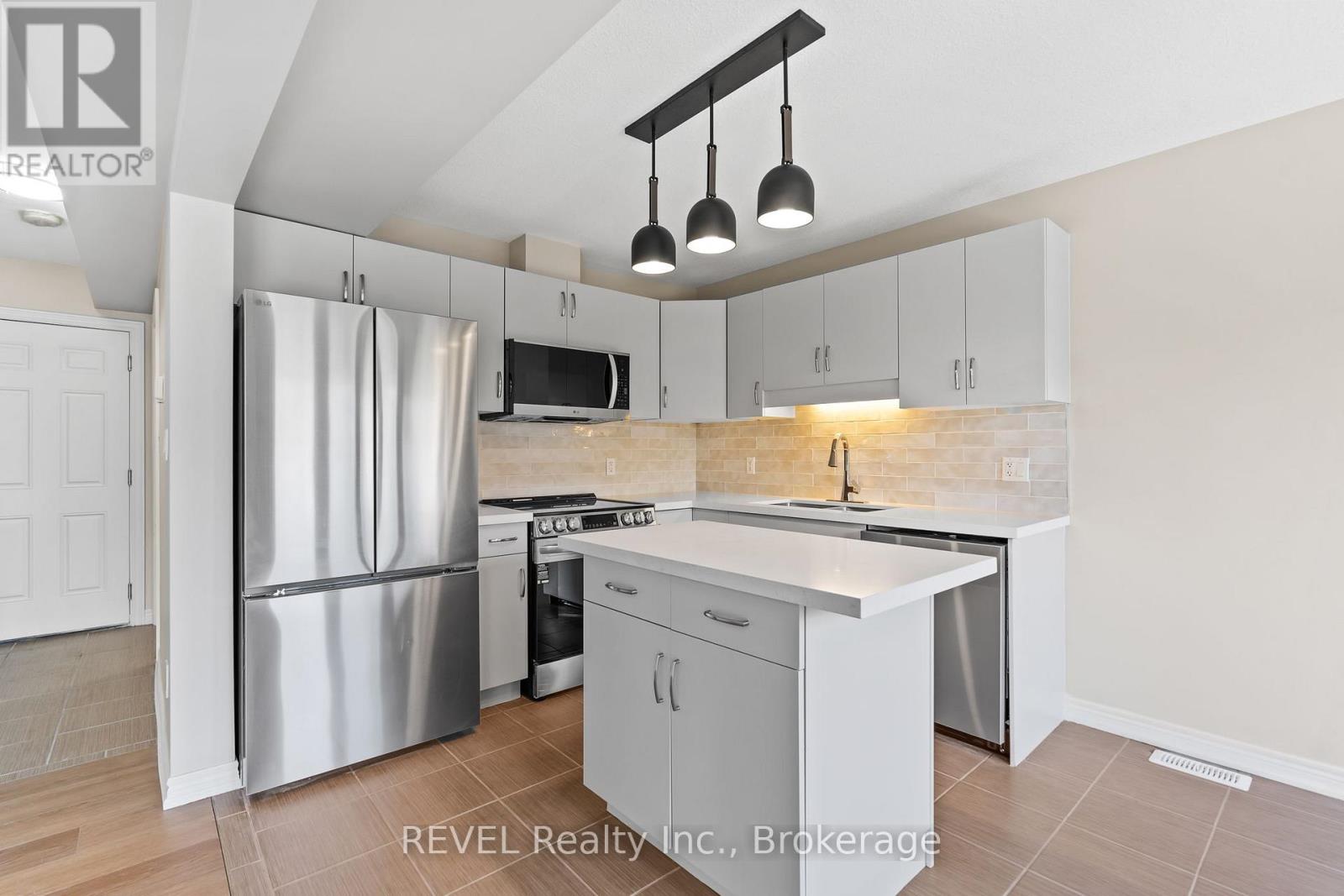 124 Roselawn Crescent, Welland, Ontario  L3C 0B7 - Photo 8 - X12565270