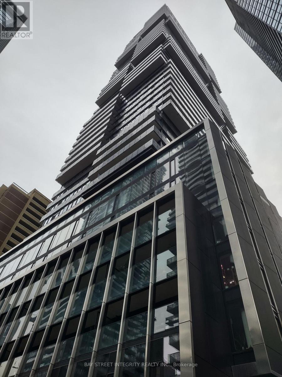 2009 - 55 CHARLES STREET E, Toronto, Ontario