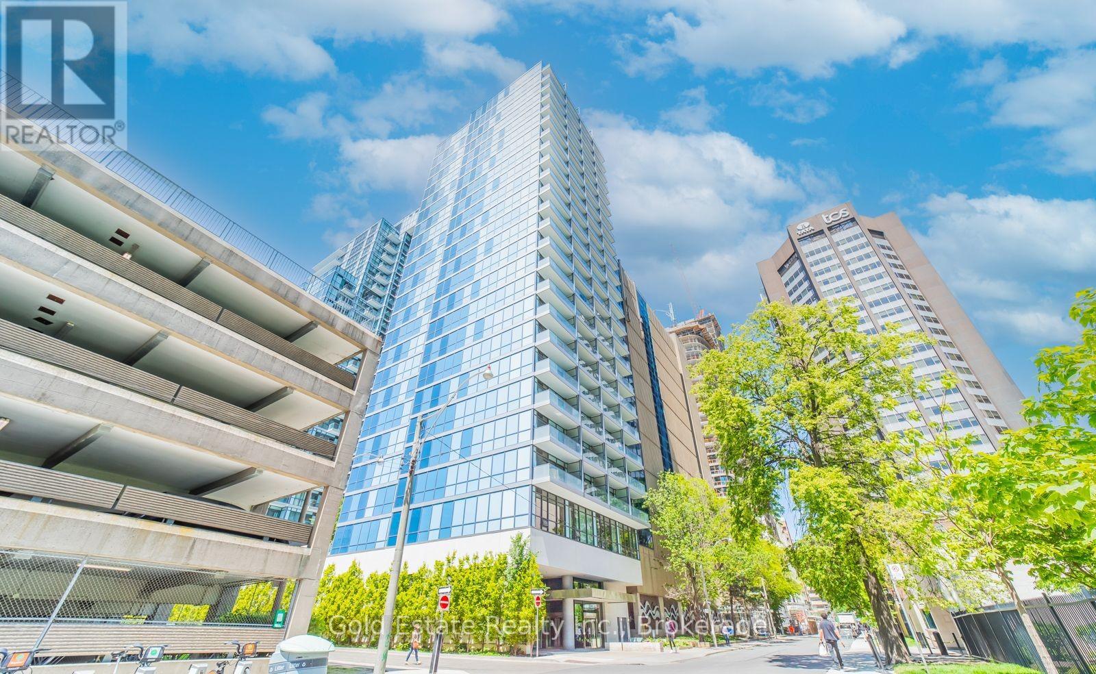810 - 210 SIMCOE STREET, Toronto, Ontario