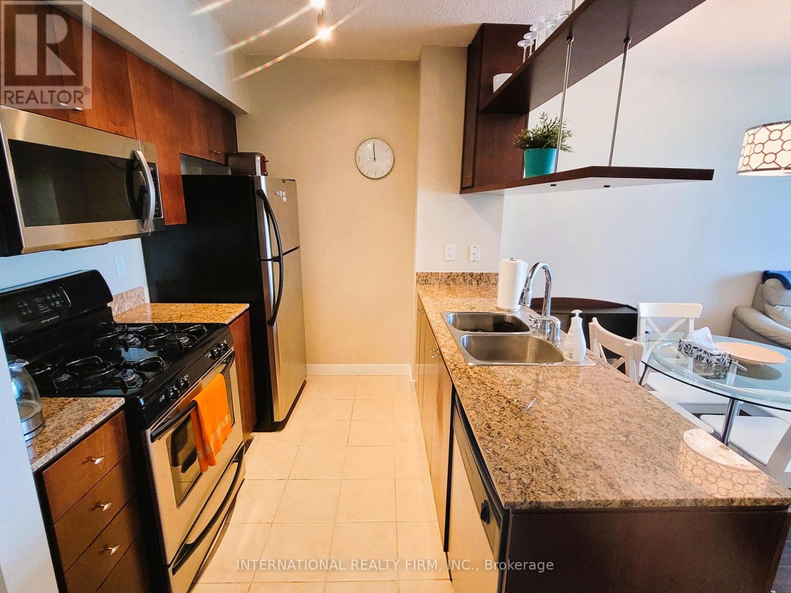4008 - 35 Mariner Terrace, Toronto, Ontario  M5V 3V9 - Photo 3 - C12565278