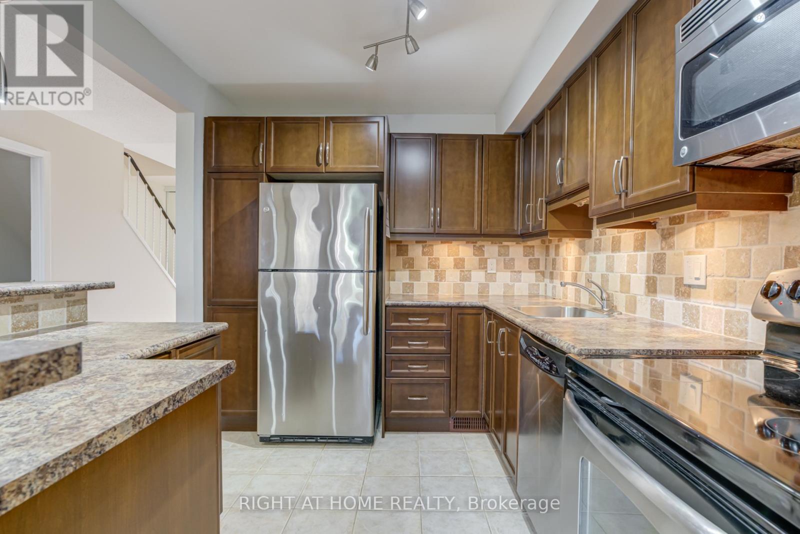 156 Woody Vine Way, Toronto, Ontario  M2J 4H6 - Photo 7 - C12565282