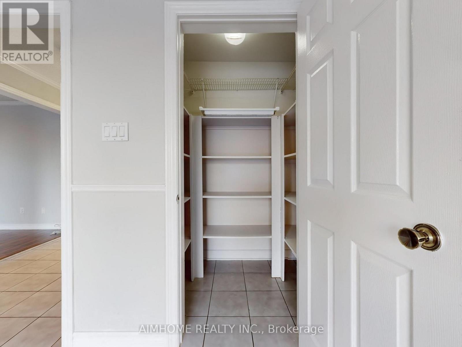 207 Kensit Avenue, Newmarket, Ontario  L3X 1S6 - Photo 18 - N12565244