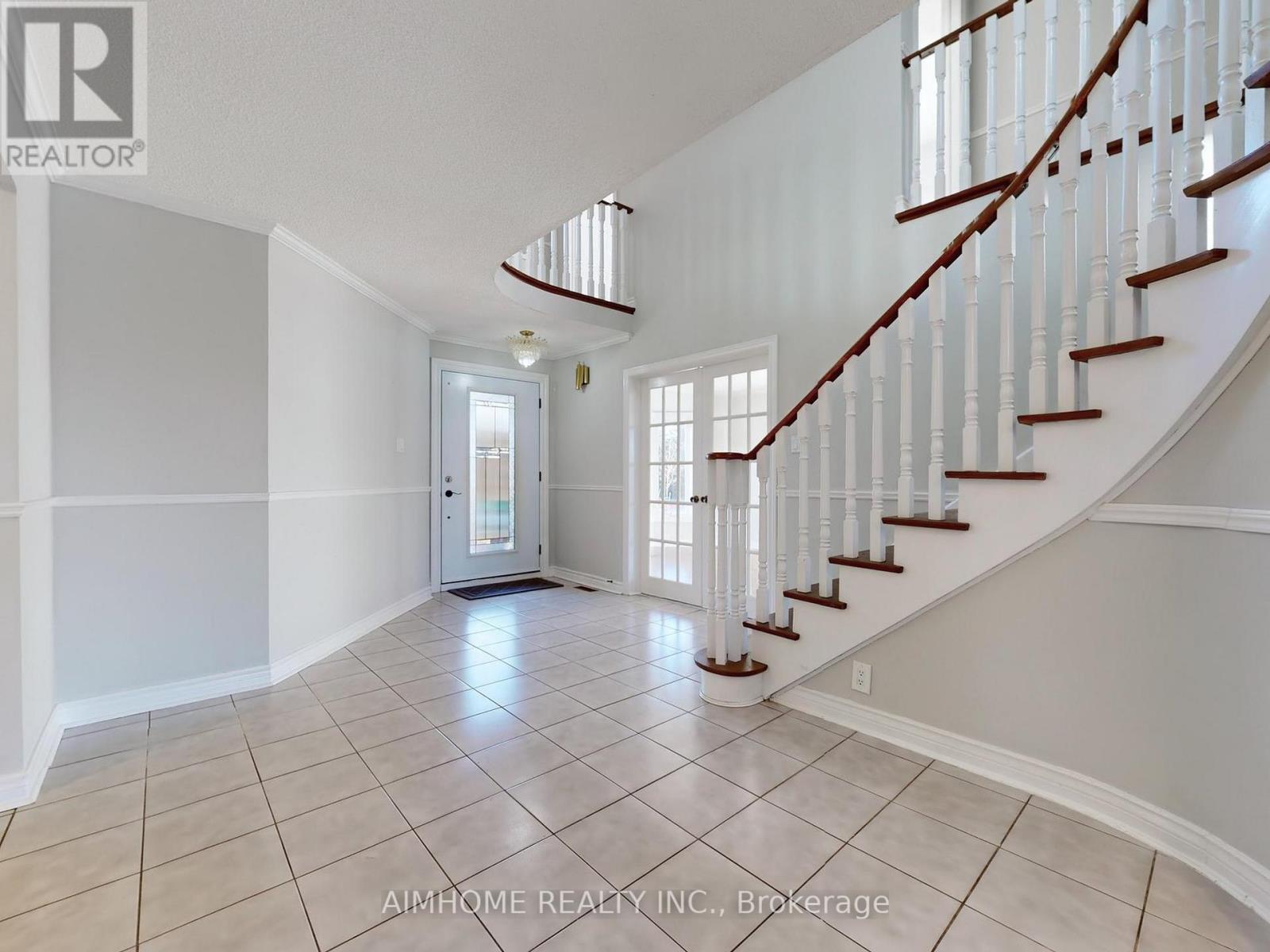 207 Kensit Avenue, Newmarket, Ontario  L3X 1S6 - Photo 2 - N12565244