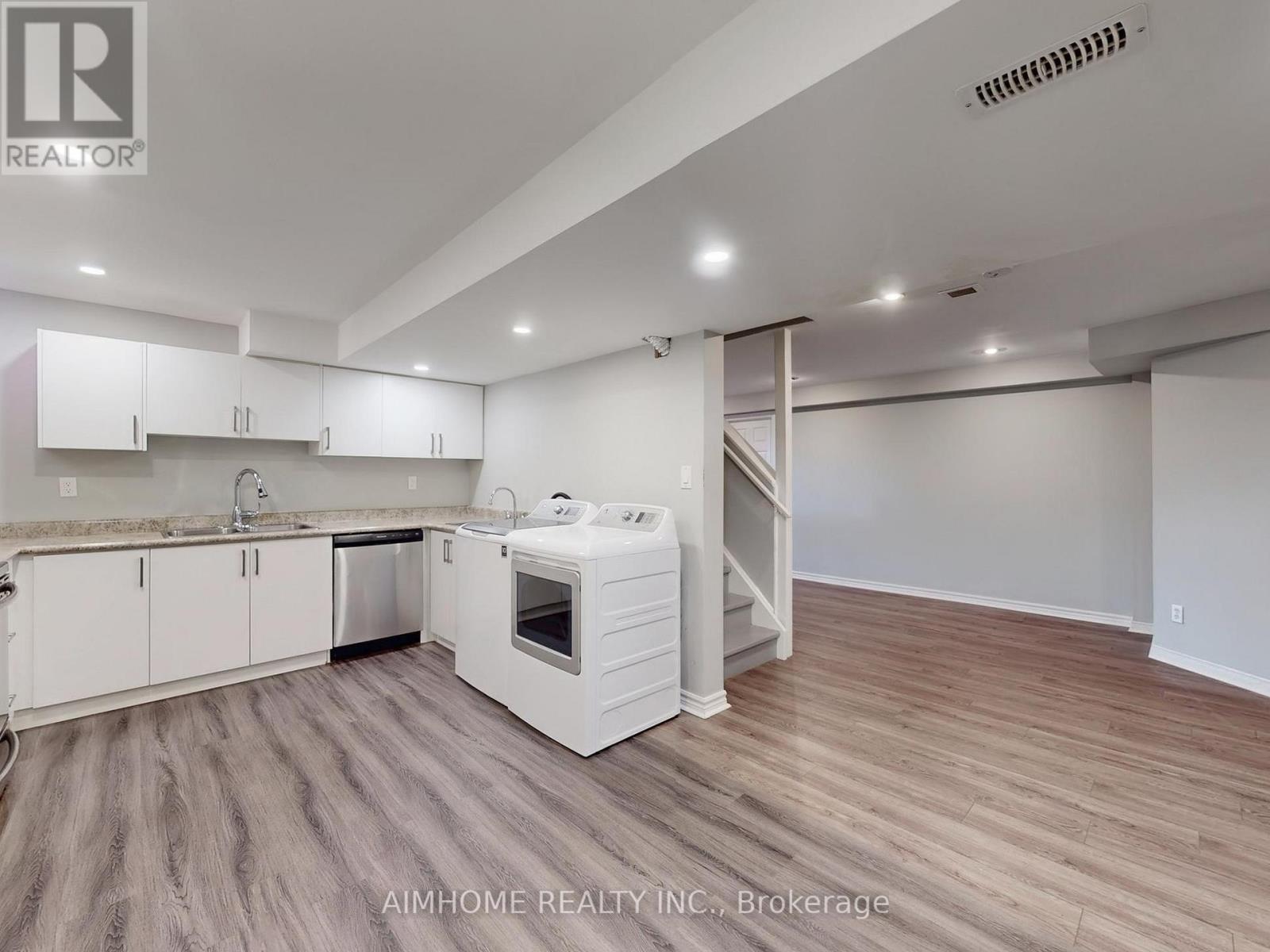 207 Kensit Avenue, Newmarket, Ontario  L3X 1S6 - Photo 39 - N12565244