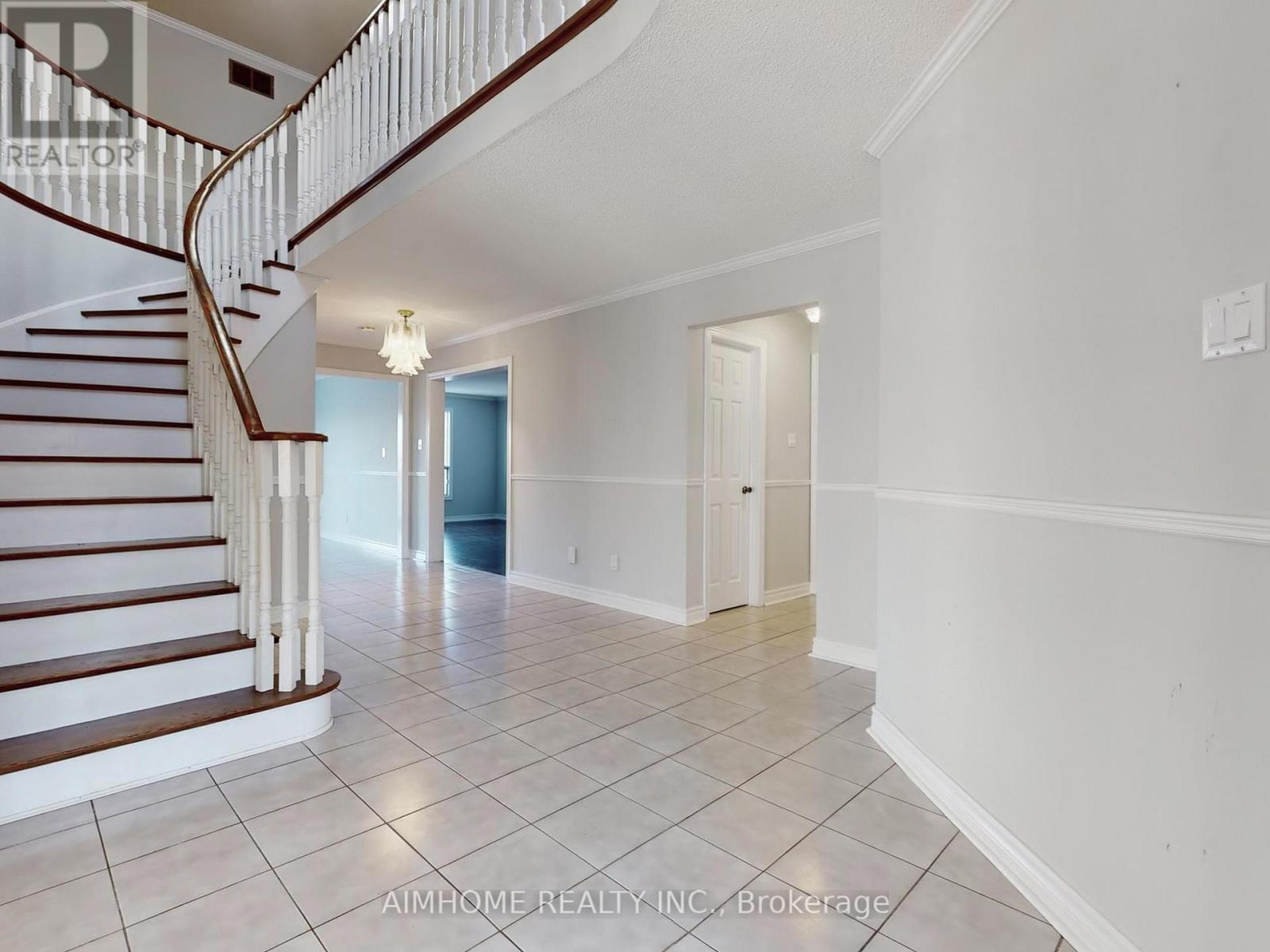 207 Kensit Avenue, Newmarket, Ontario  L3X 1S6 - Photo 5 - N12565244