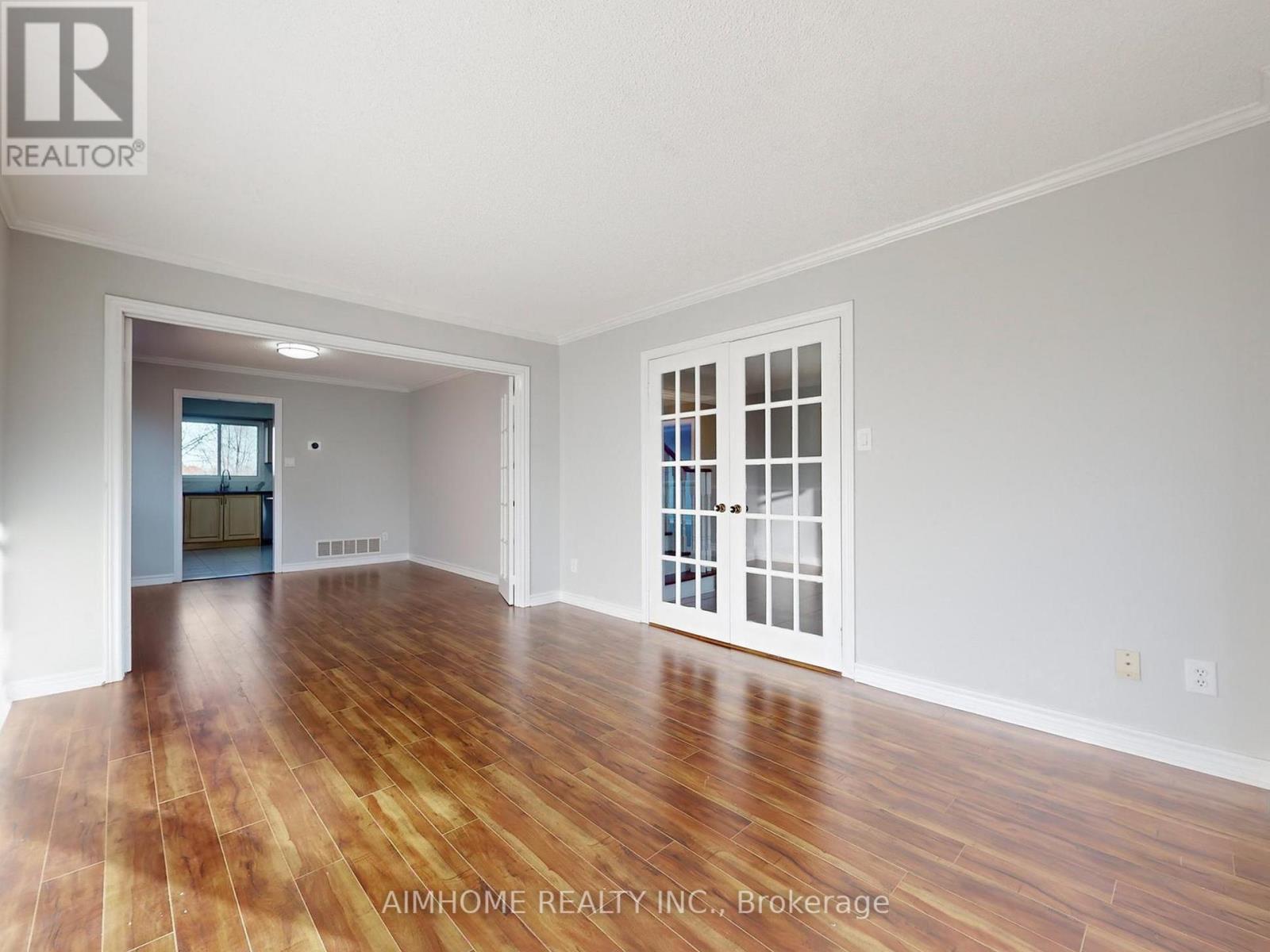 207 Kensit Avenue, Newmarket, Ontario  L3X 1S6 - Photo 8 - N12565244