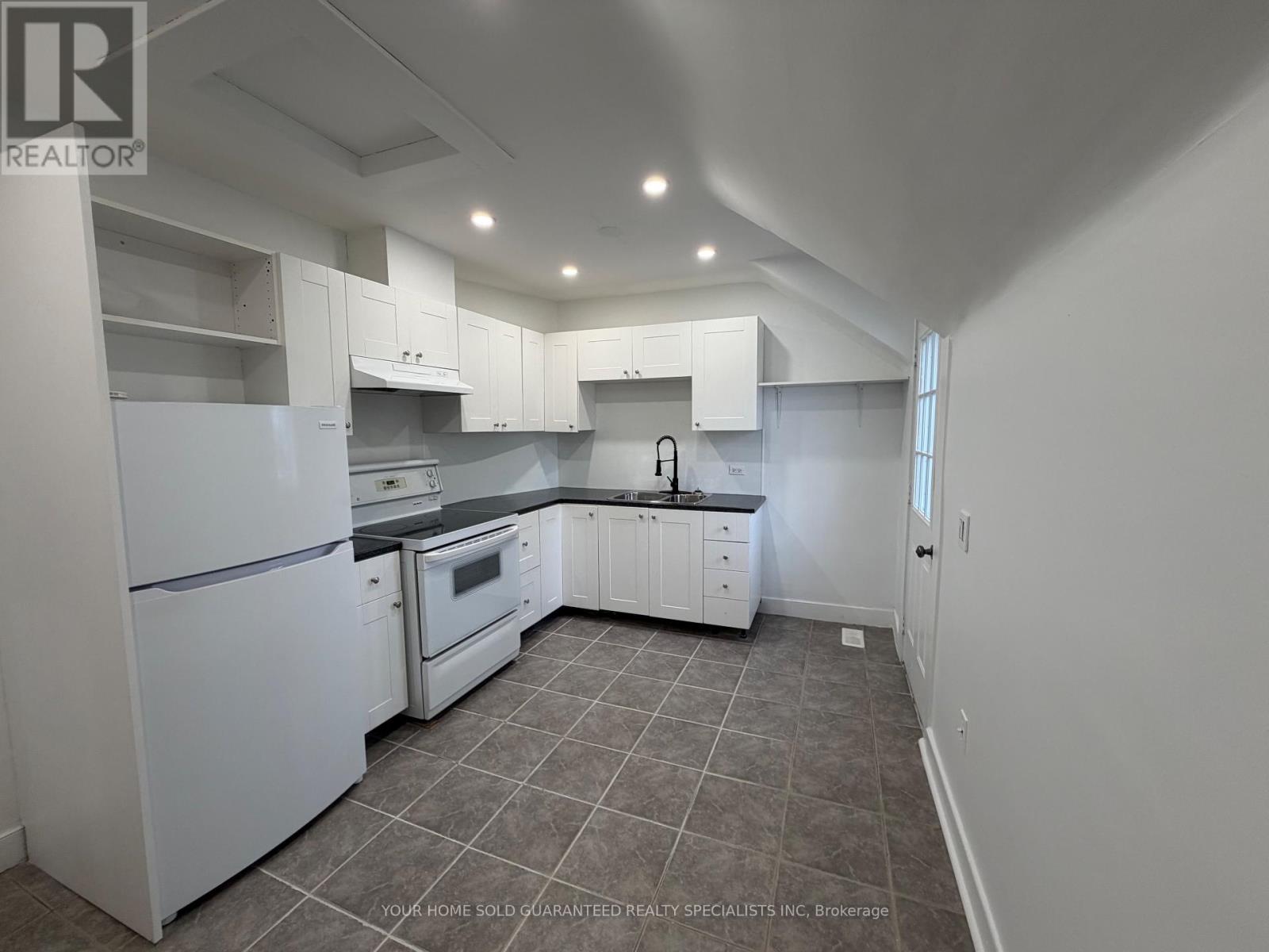 2 - 98 Wellington Street E, Aurora, Ontario  L4G 1H8 - Photo 4 - N12565302