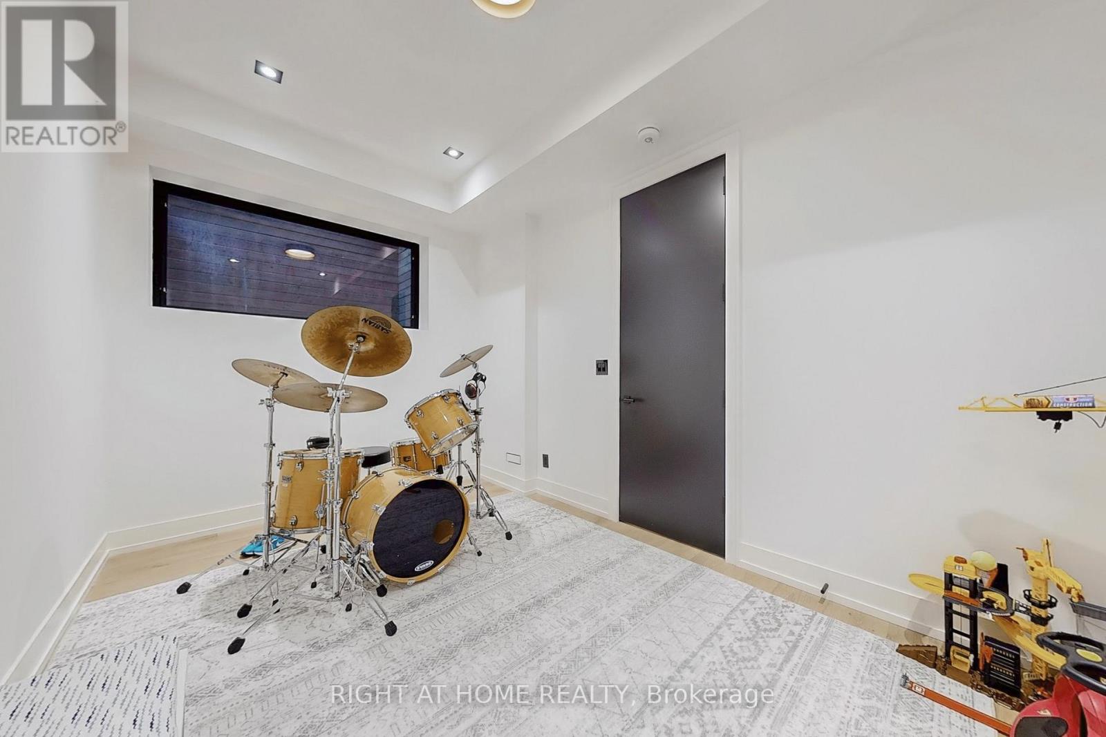 845 Seventh Street, Mississauga, Ontario  L5E 1N9 - Photo 20 - W12565262