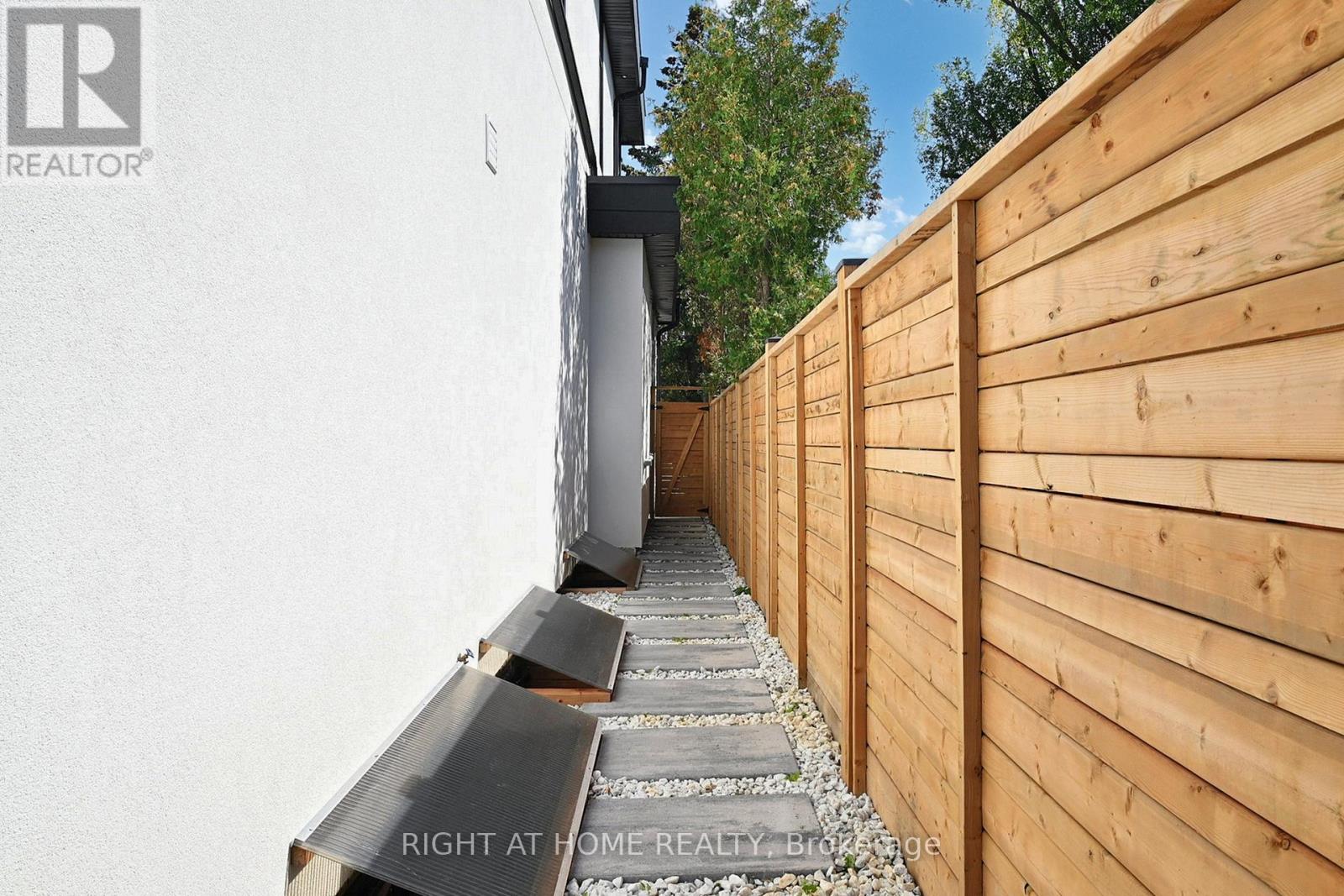 845 Seventh Street, Mississauga, Ontario  L5E 1N9 - Photo 22 - W12565262