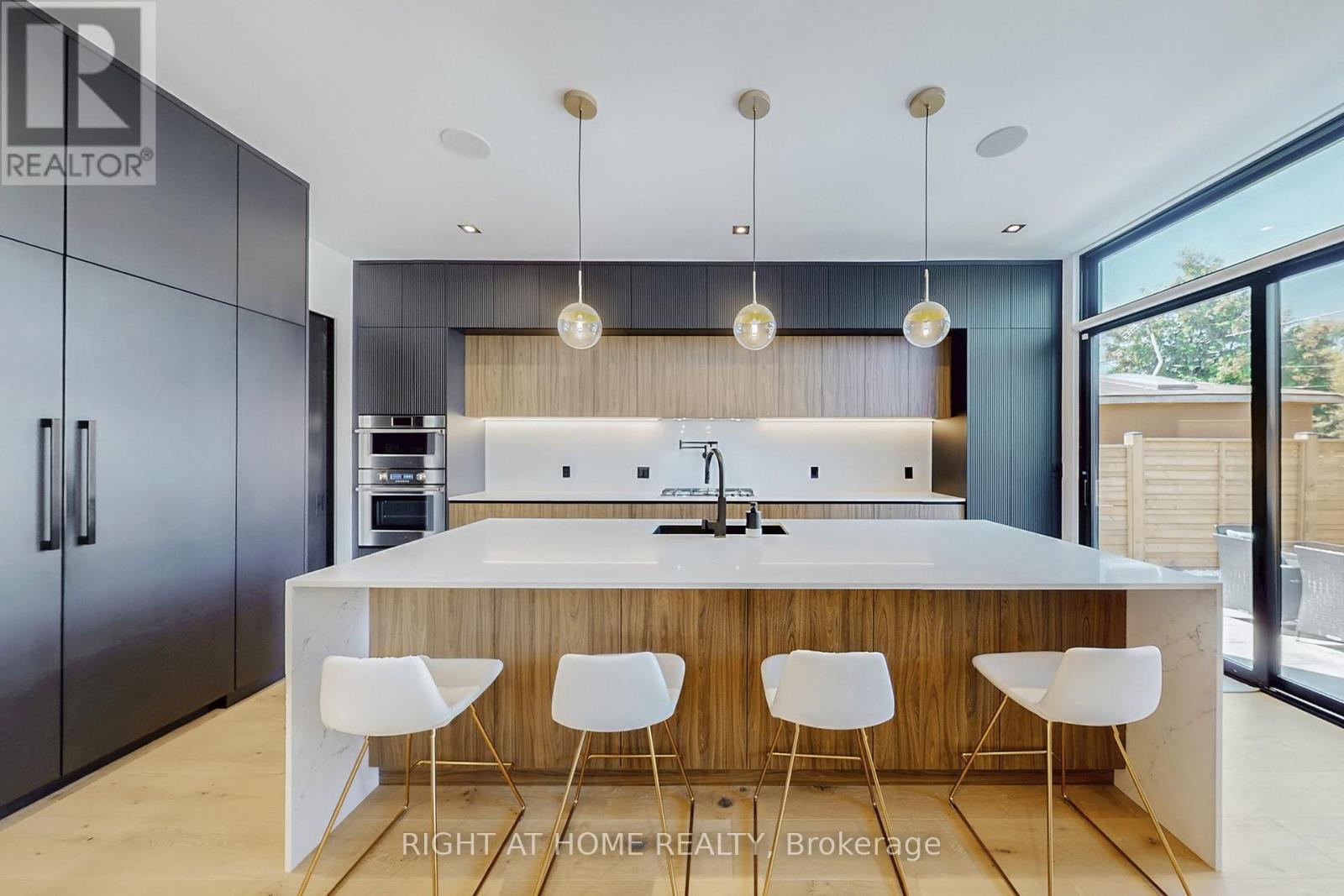 845 Seventh Street, Mississauga, Ontario  L5E 1N9 - Photo 4 - W12565262