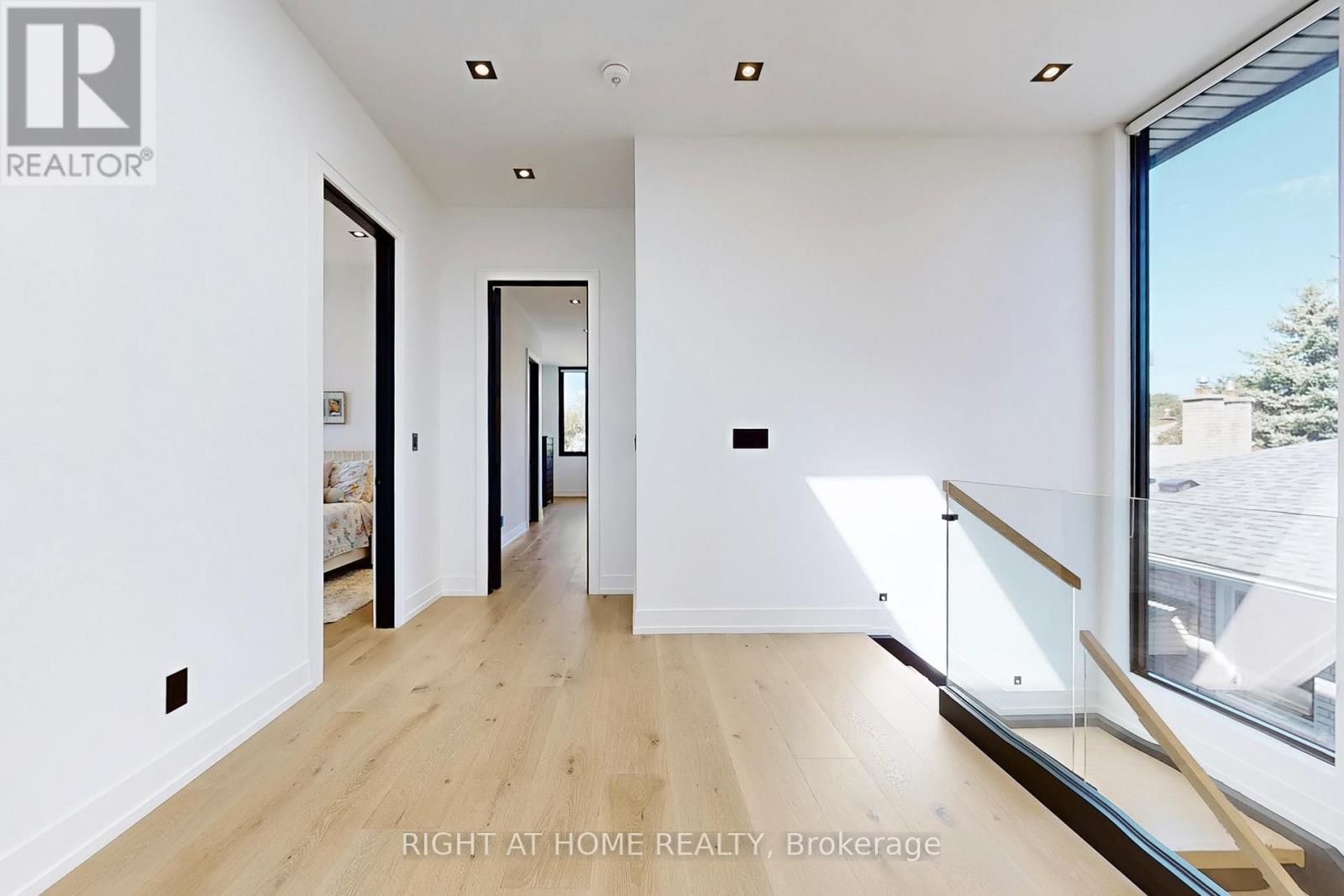 845 Seventh Street, Mississauga, Ontario  L5E 1N9 - Photo 5 - W12565262