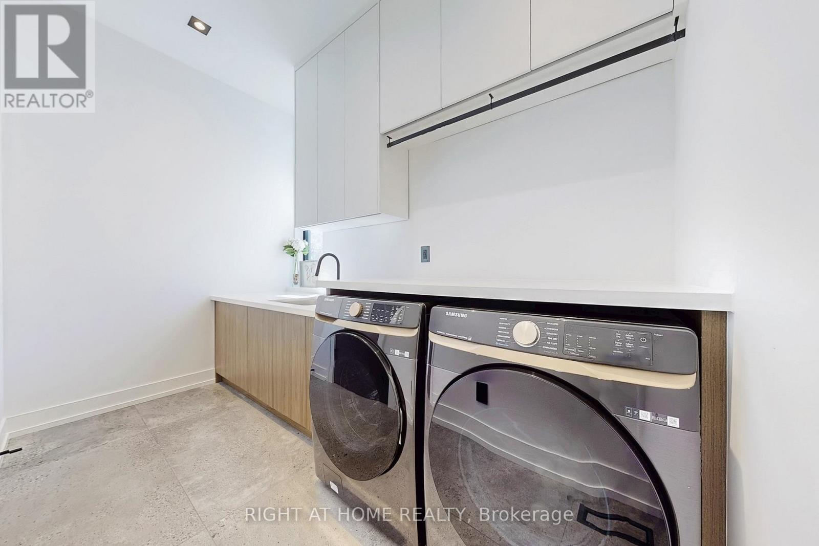 845 Seventh Street, Mississauga, Ontario  L5E 1N9 - Photo 6 - W12565262