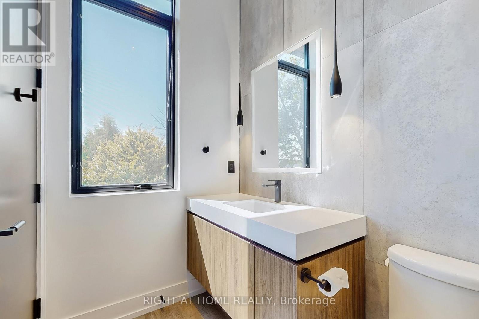 845 Seventh Street, Mississauga, Ontario  L5E 1N9 - Photo 8 - W12565262