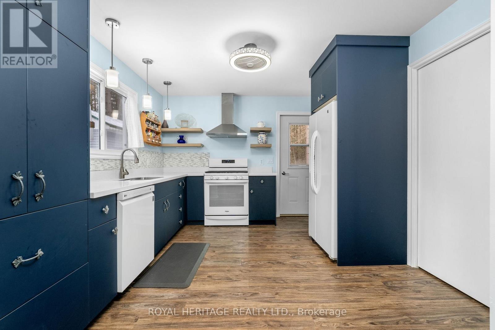 290 South Waseosa Lake Road, Huntsville, Ontario  P1H 2N5 - Photo 4 - X12565322