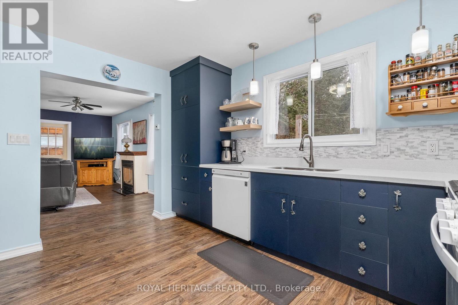 290 South Waseosa Lake Road, Huntsville, Ontario  P1H 2N5 - Photo 5 - X12565322