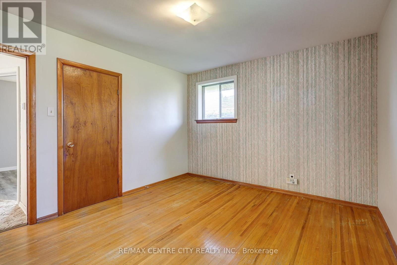 4 Brant Avenue, St. Thomas, Ontario  N5R 1Z4 - Photo 12 - X12565330