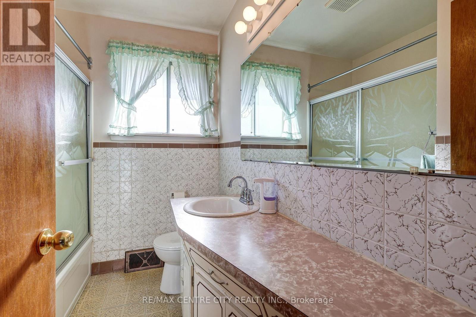 4 Brant Avenue, St. Thomas, Ontario  N5R 1Z4 - Photo 16 - X12565330