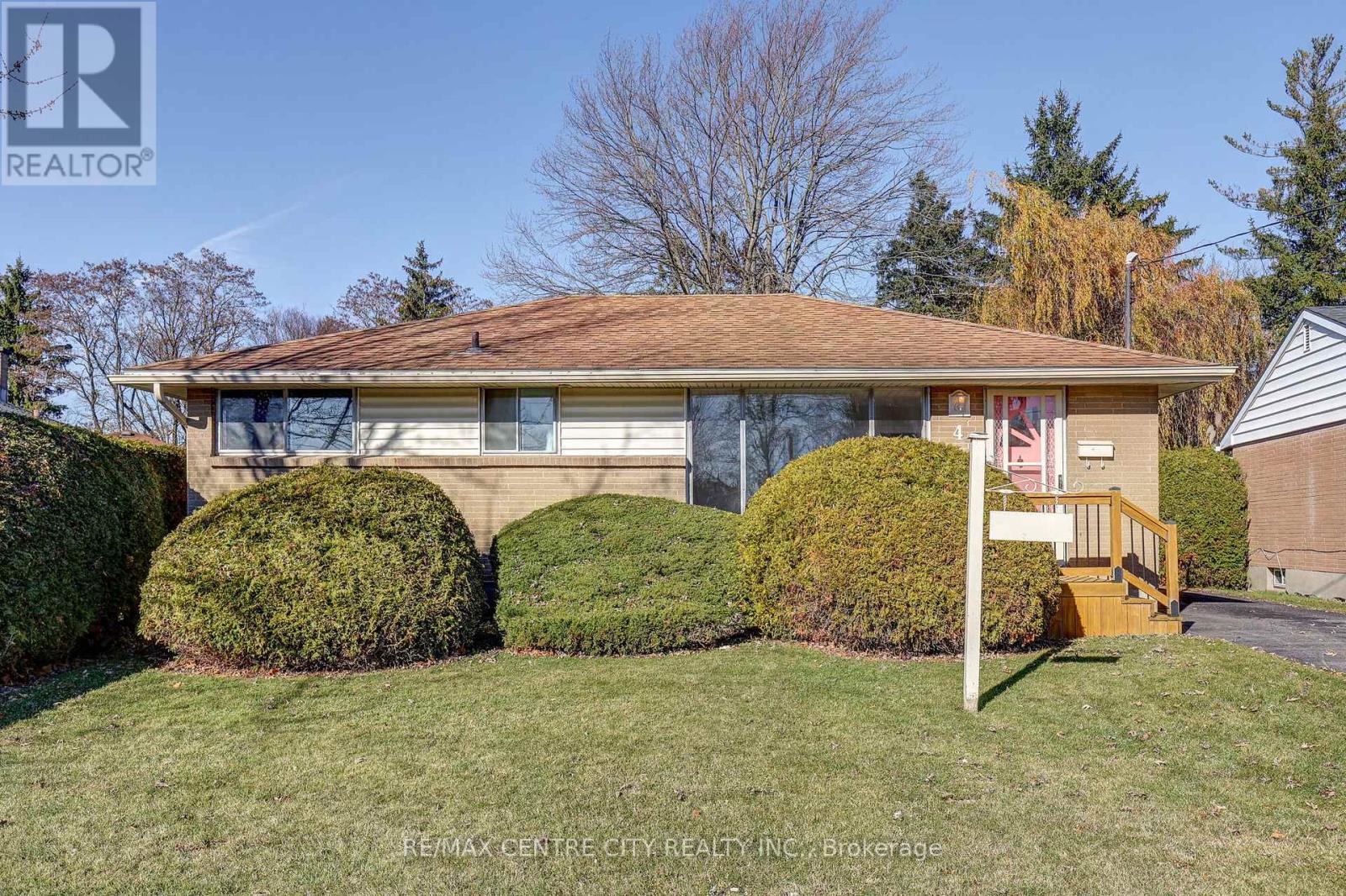 4 Brant Avenue, St. Thomas, Ontario  N5R 1Z4 - Photo 3 - X12565330