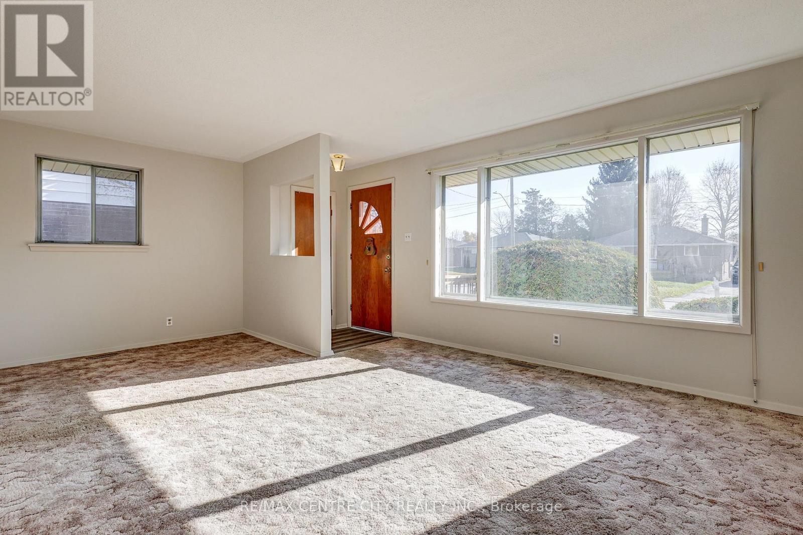 4 Brant Avenue, St. Thomas, Ontario  N5R 1Z4 - Photo 7 - X12565330