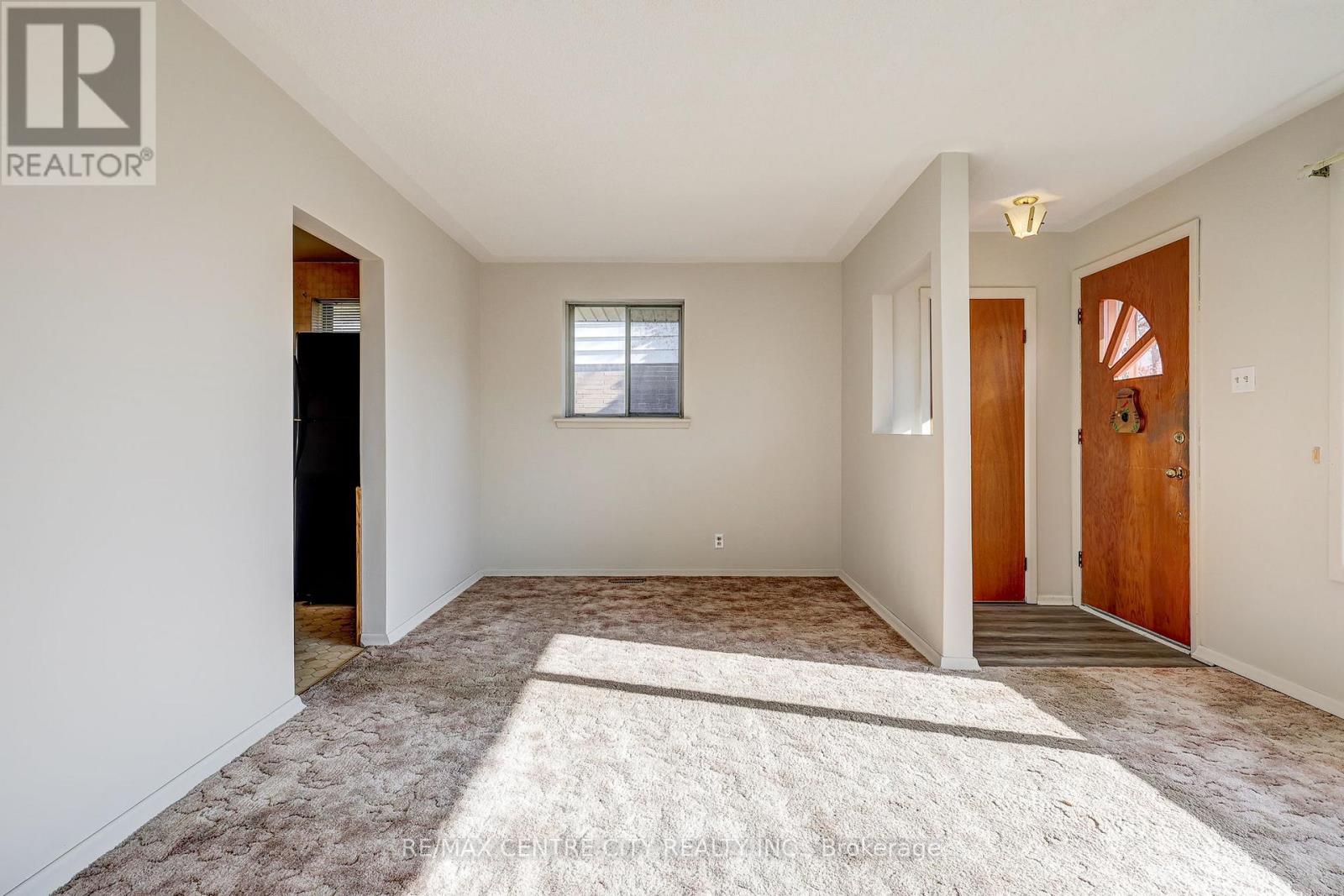 4 Brant Avenue, St. Thomas, Ontario  N5R 1Z4 - Photo 8 - X12565330