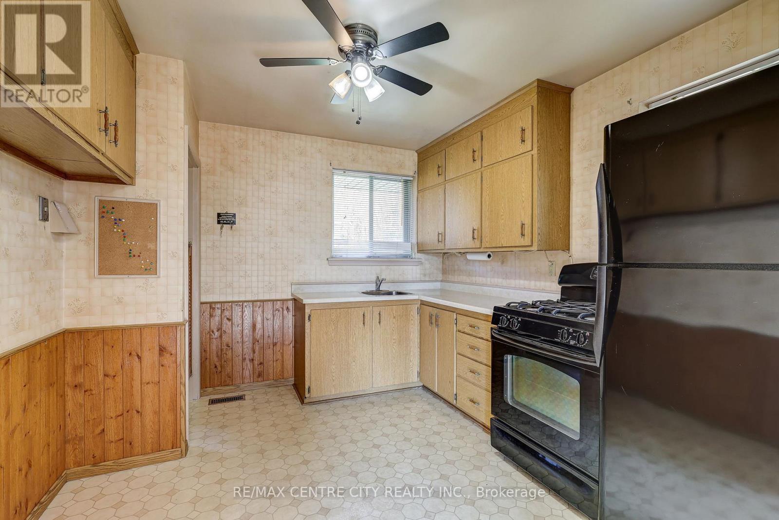 4 Brant Avenue, St. Thomas, Ontario  N5R 1Z4 - Photo 9 - X12565330