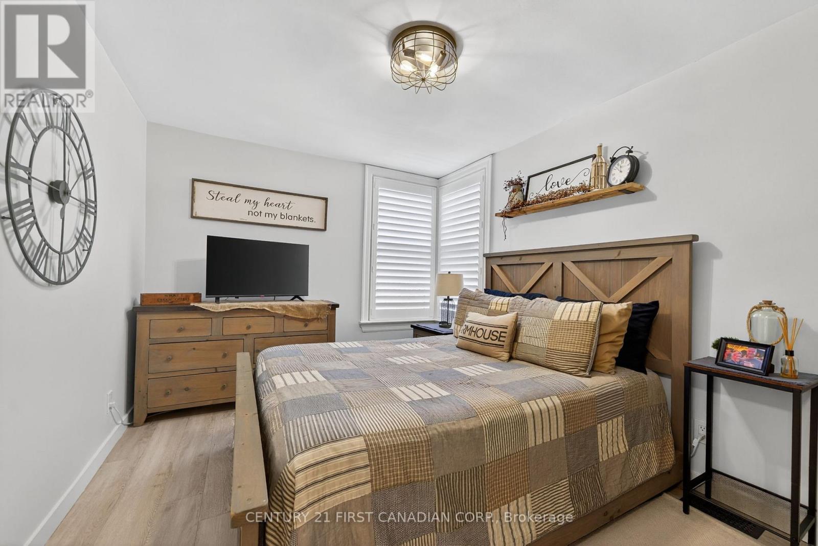 37 Tennyson Street, London East, Ontario  N5Z 2K6 - Photo 12 - X12565340