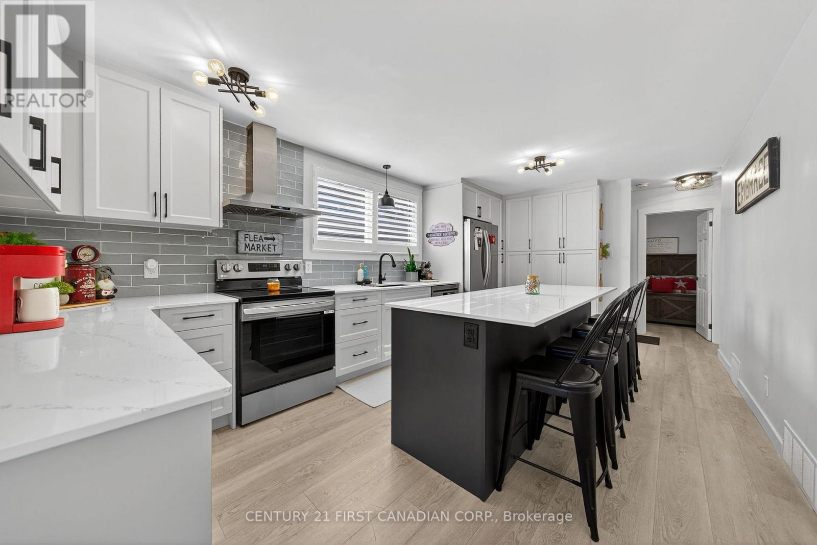 37 Tennyson Street, London East, Ontario  N5Z 2K6 - Photo 3 - X12565340