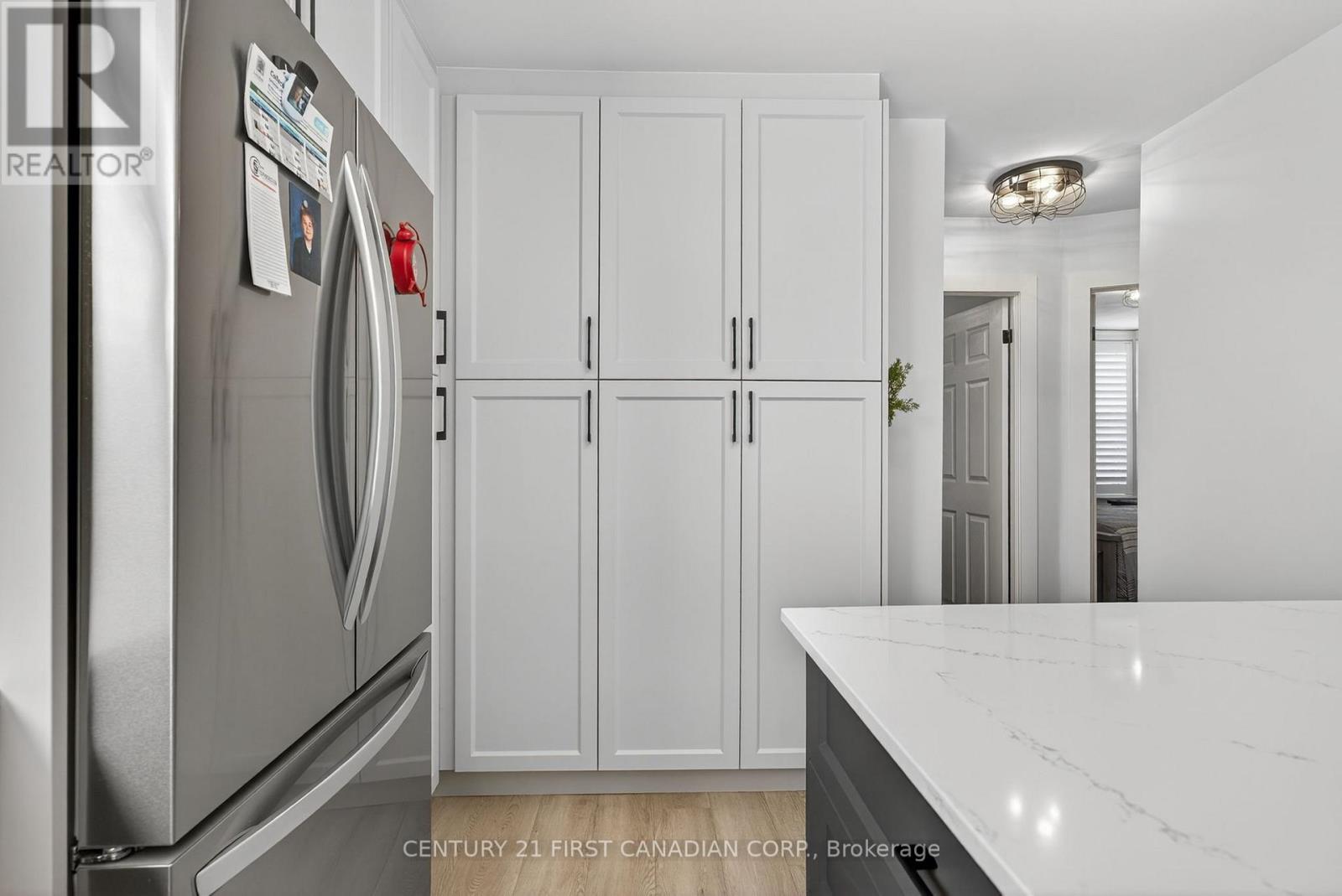 37 Tennyson Street, London East, Ontario  N5Z 2K6 - Photo 9 - X12565340