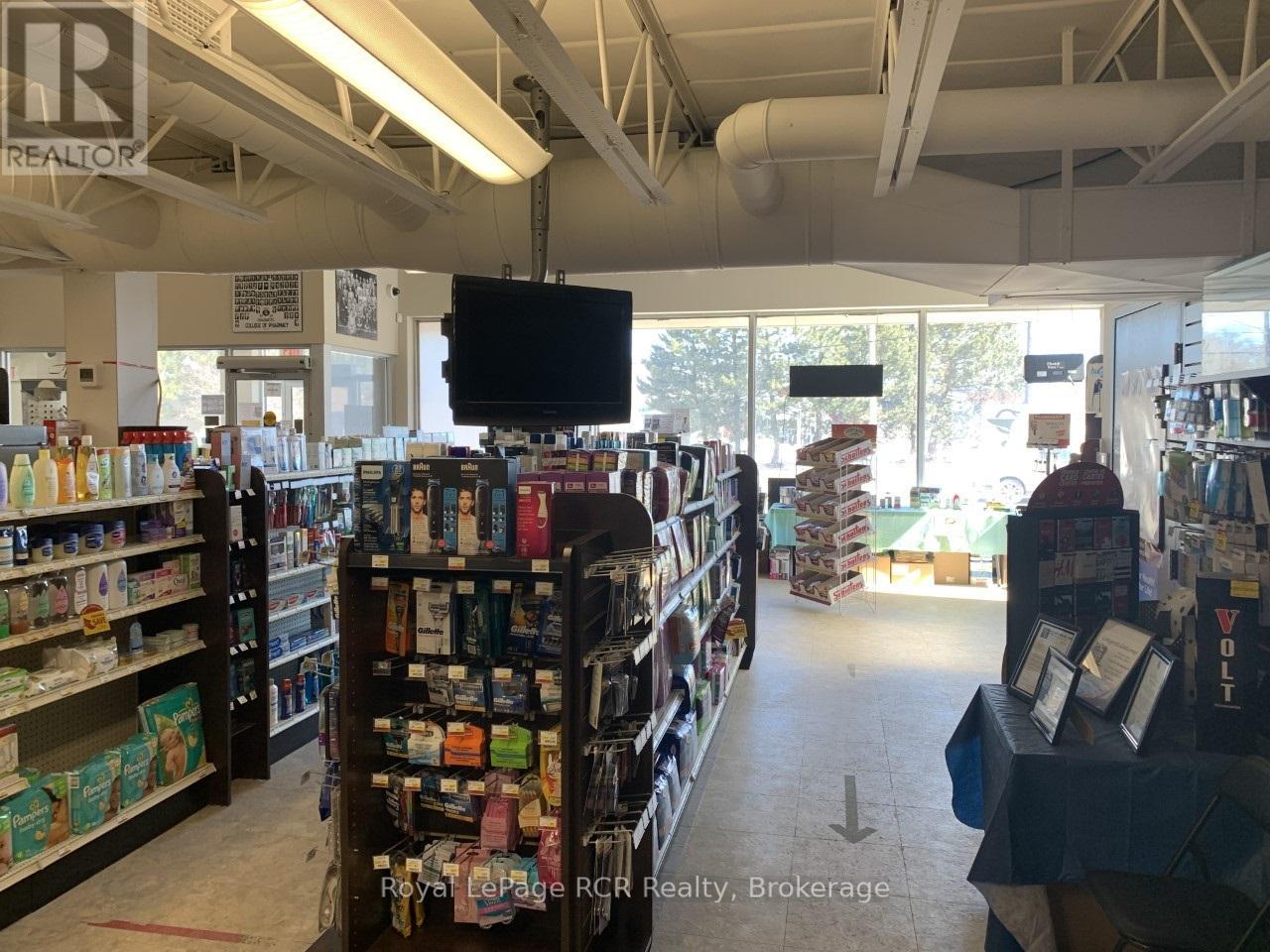 1010 9th Avenue W, Georgian Bluffs, Ontario  N4K 2G0 - Photo 9 - X12565334