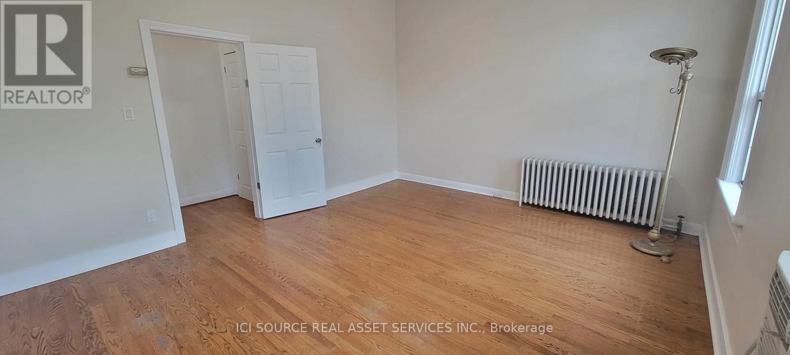 Upper - 360 Gerrard Street E, Toronto, Ontario  M5A 2G7 - Photo 3 - C12565332