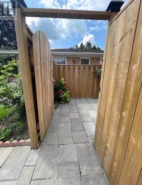 18 Ravenrock Court, Toronto, Ontario  M3A 2Y9 - Photo 3 - C12565348