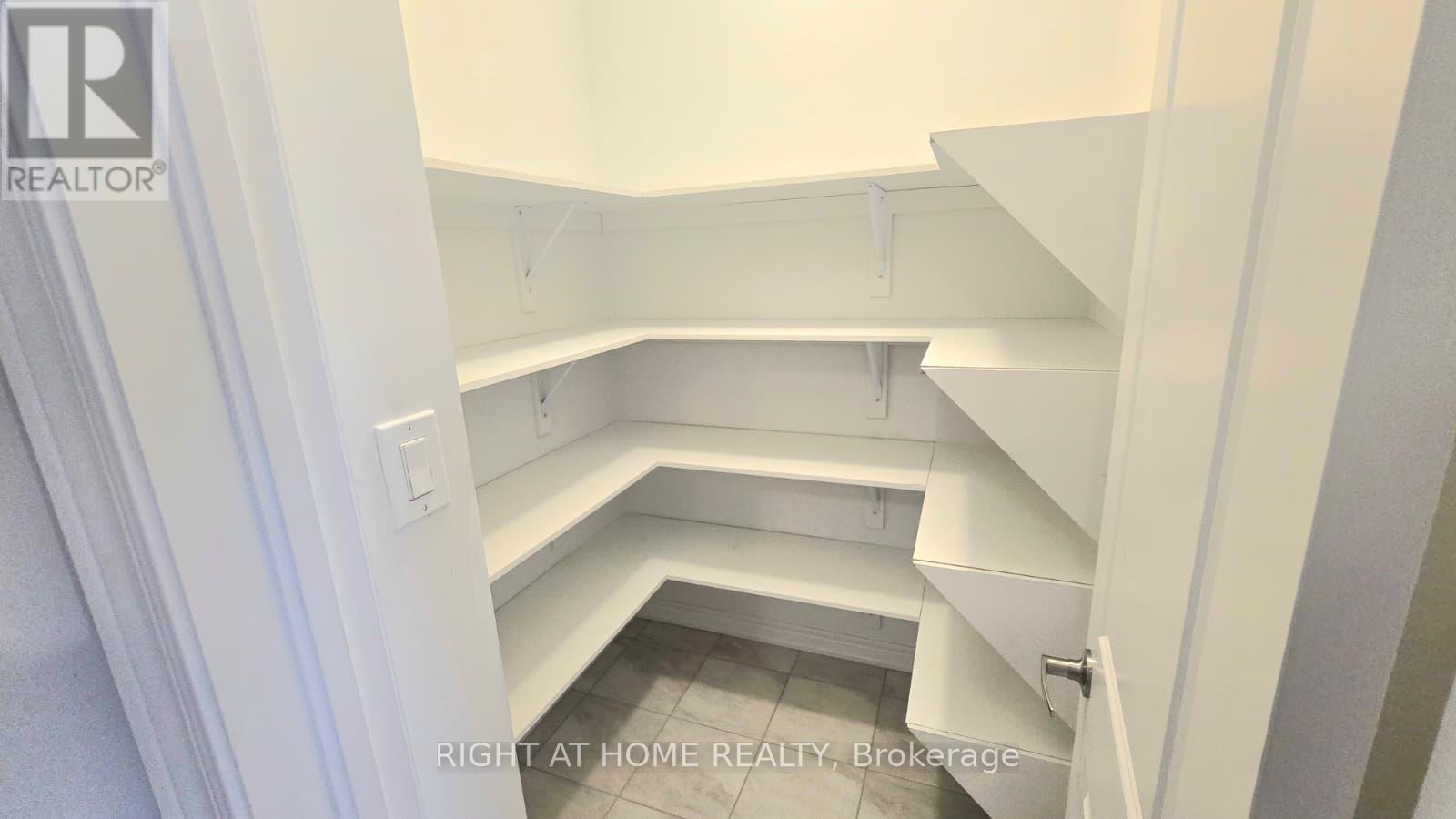 1992 Cameron Lott Crescent, Oshawa, Ontario  L1H 7K5 - Photo 10 - E12565344