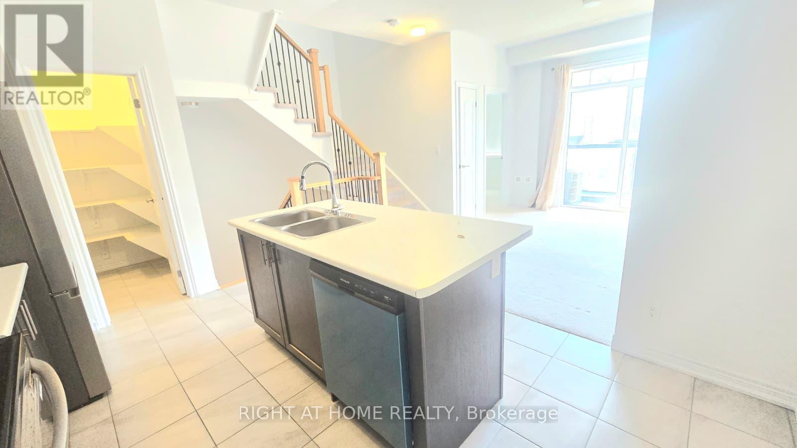 1992 Cameron Lott Crescent, Oshawa, Ontario  L1H 7K5 - Photo 12 - E12565344