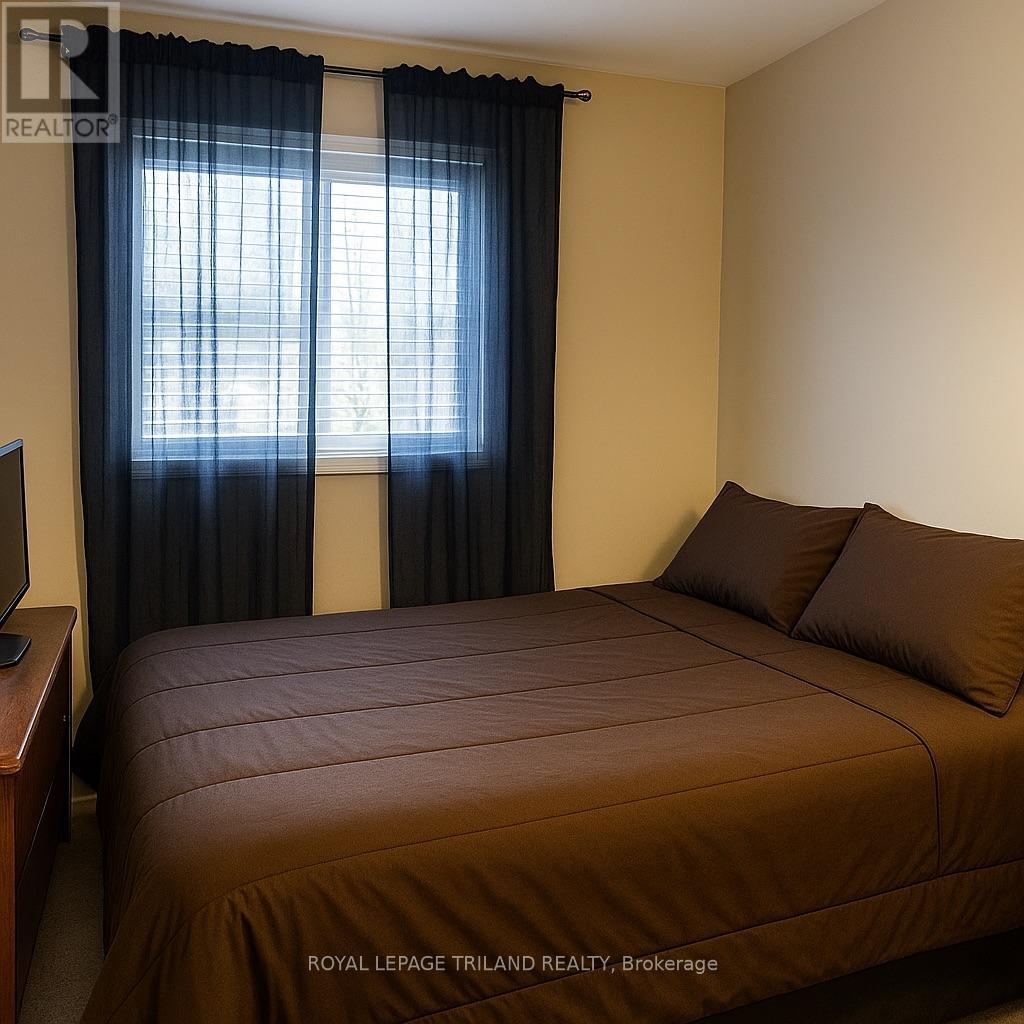 76 Dudley Crescent, London South, Ontario  N6E 1S5 - Photo 15 - X12565376