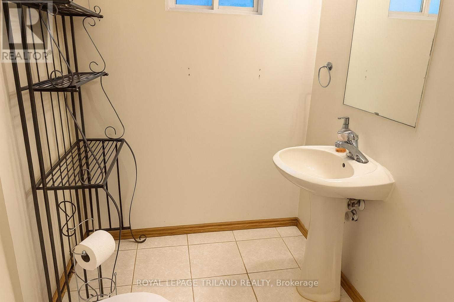 76 Dudley Crescent, London South, Ontario  N6E 1S5 - Photo 16 - X12565376