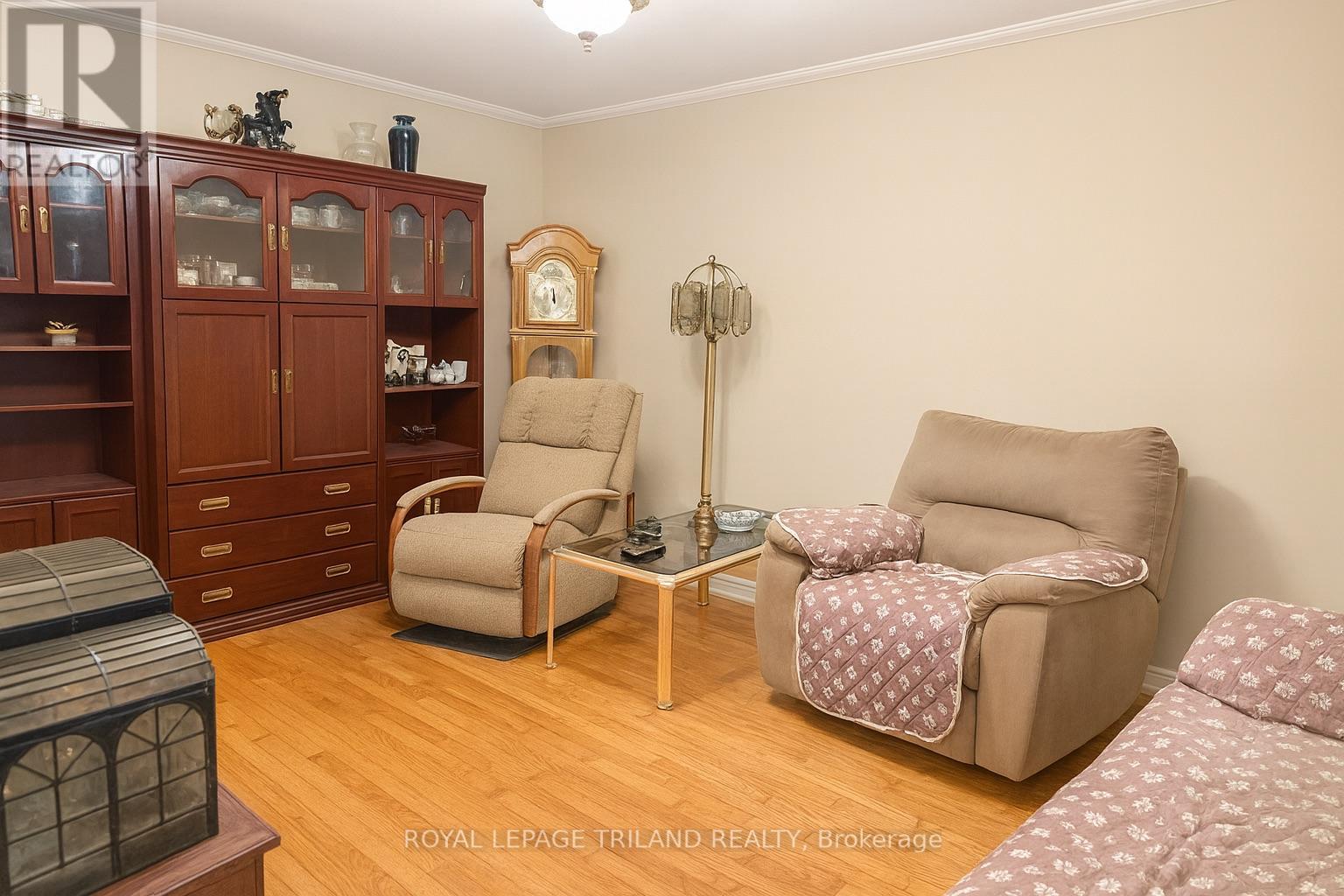 76 Dudley Crescent, London South, Ontario  N6E 1S5 - Photo 4 - X12565376