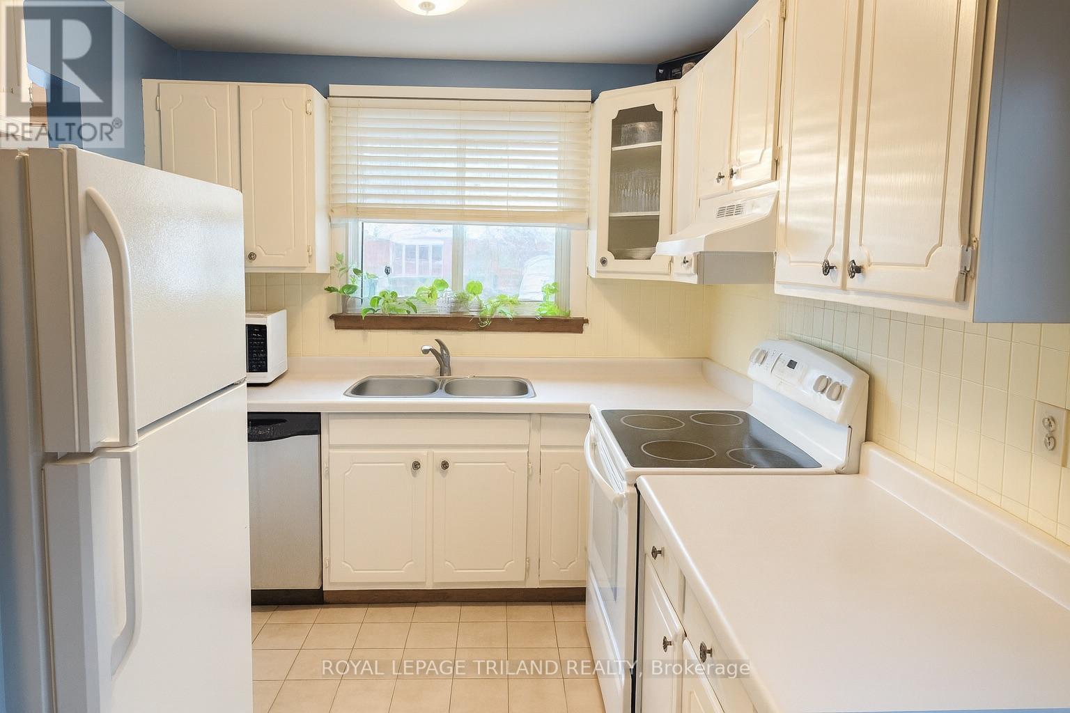 76 Dudley Crescent, London South, Ontario  N6E 1S5 - Photo 8 - X12565376