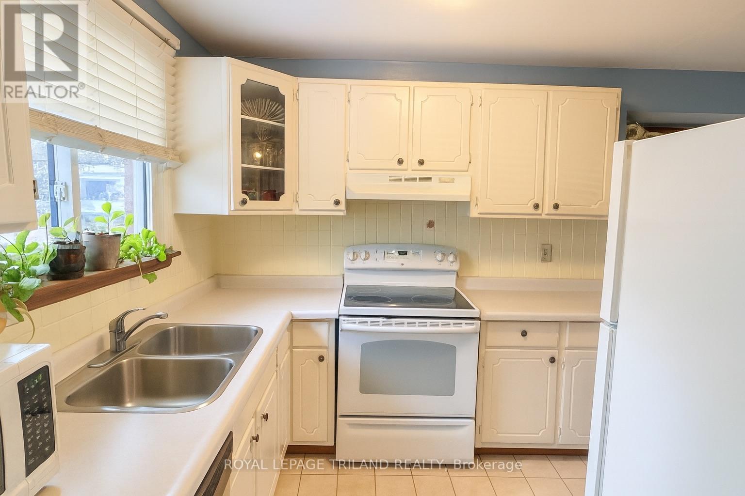 76 Dudley Crescent, London South, Ontario  N6E 1S5 - Photo 9 - X12565376