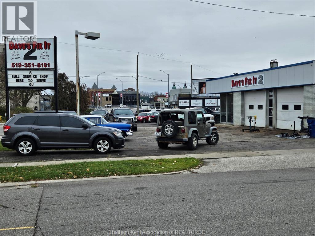 MLS# 25029279: 99 Thames STREET, Chatham, Canada