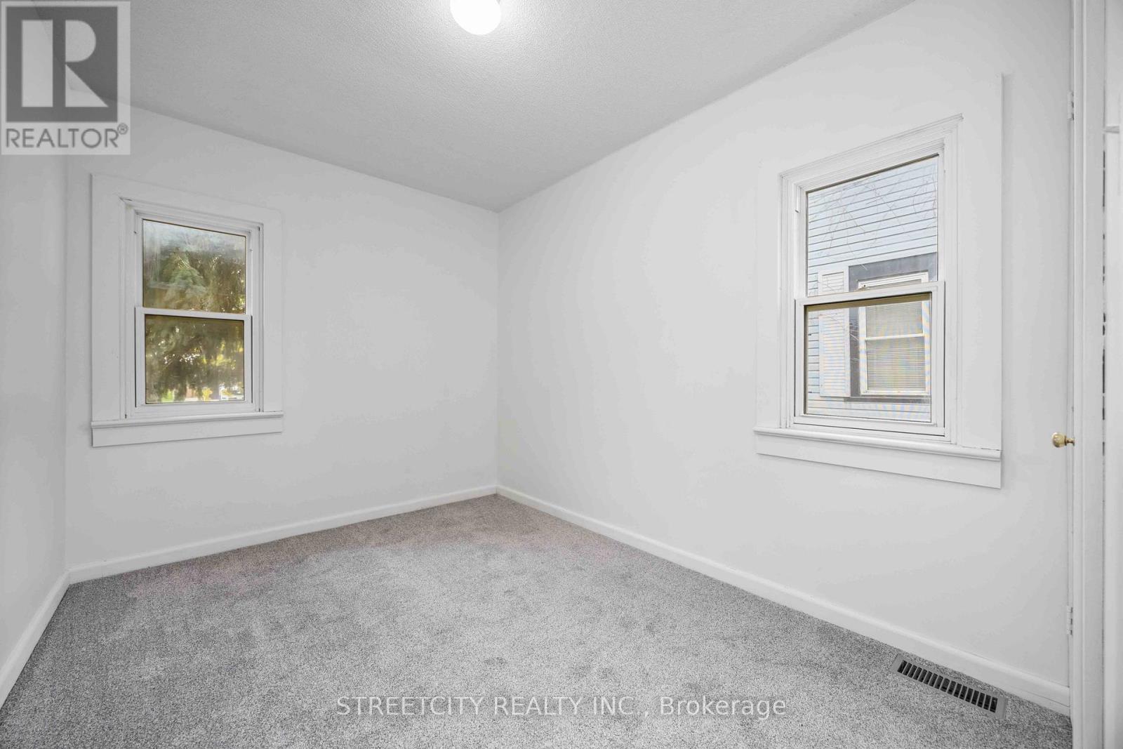 4482 Petrolia Line, Petrolia, Ontario  N0N 1R0 - Photo 13 - X12562578