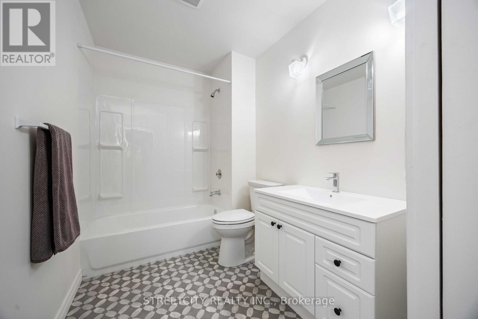 4482 Petrolia Line, Petrolia, Ontario  N0N 1R0 - Photo 19 - X12562578