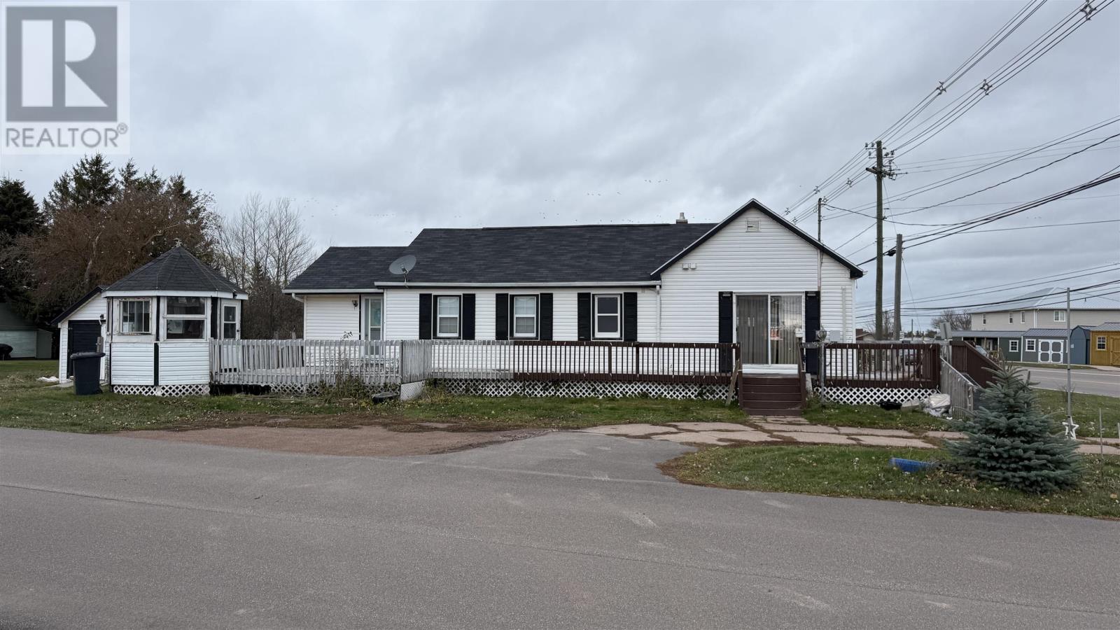 637 Water Street E, Summerside, Prince Edward Island  C1N 4H9 - Photo 1 - 202528347