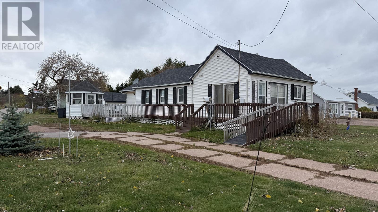 637 Water Street E, Summerside, Prince Edward Island  C1N 4H9 - Photo 3 - 202528347